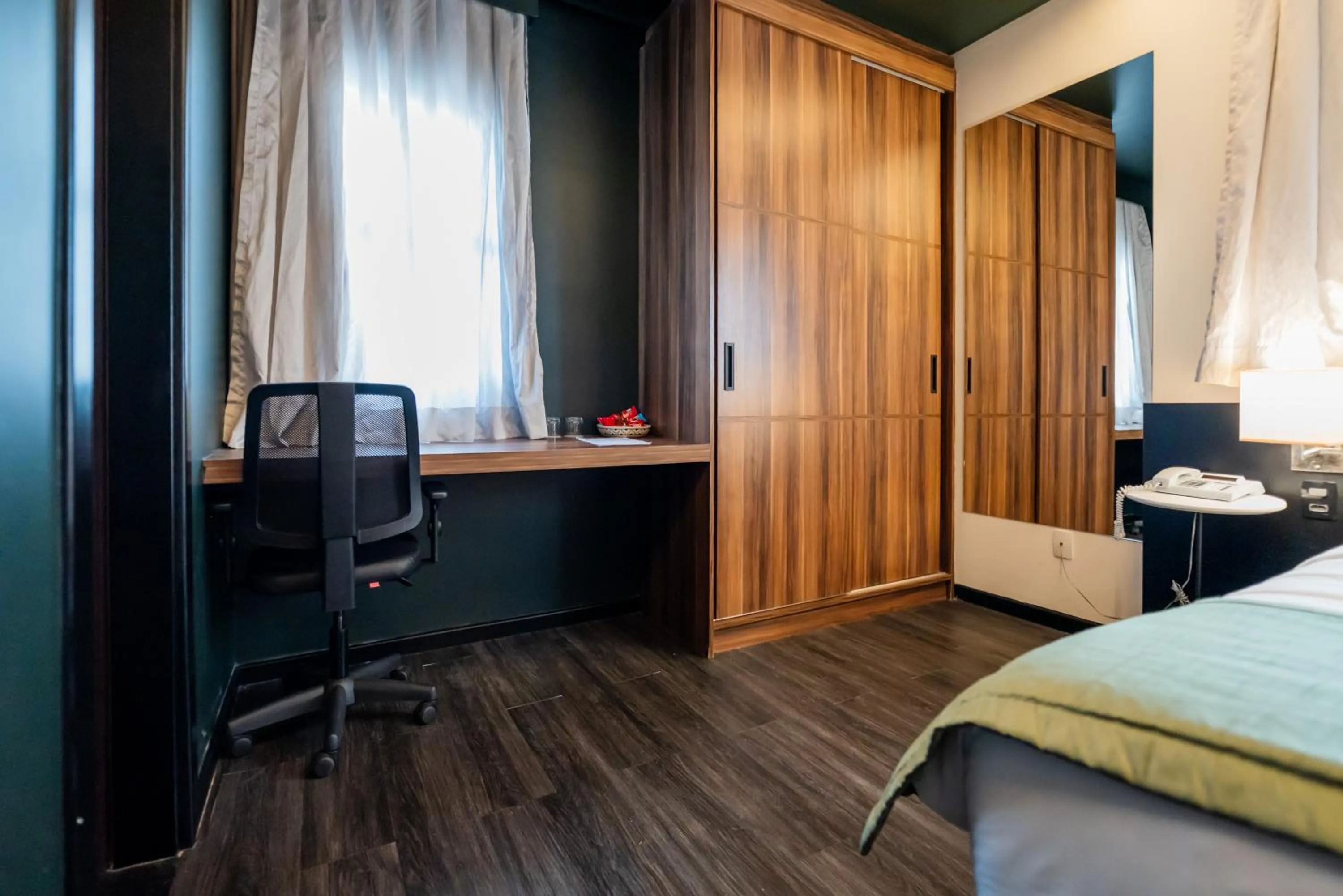 wardrobe, Bed in Mercure Belem Boulevard