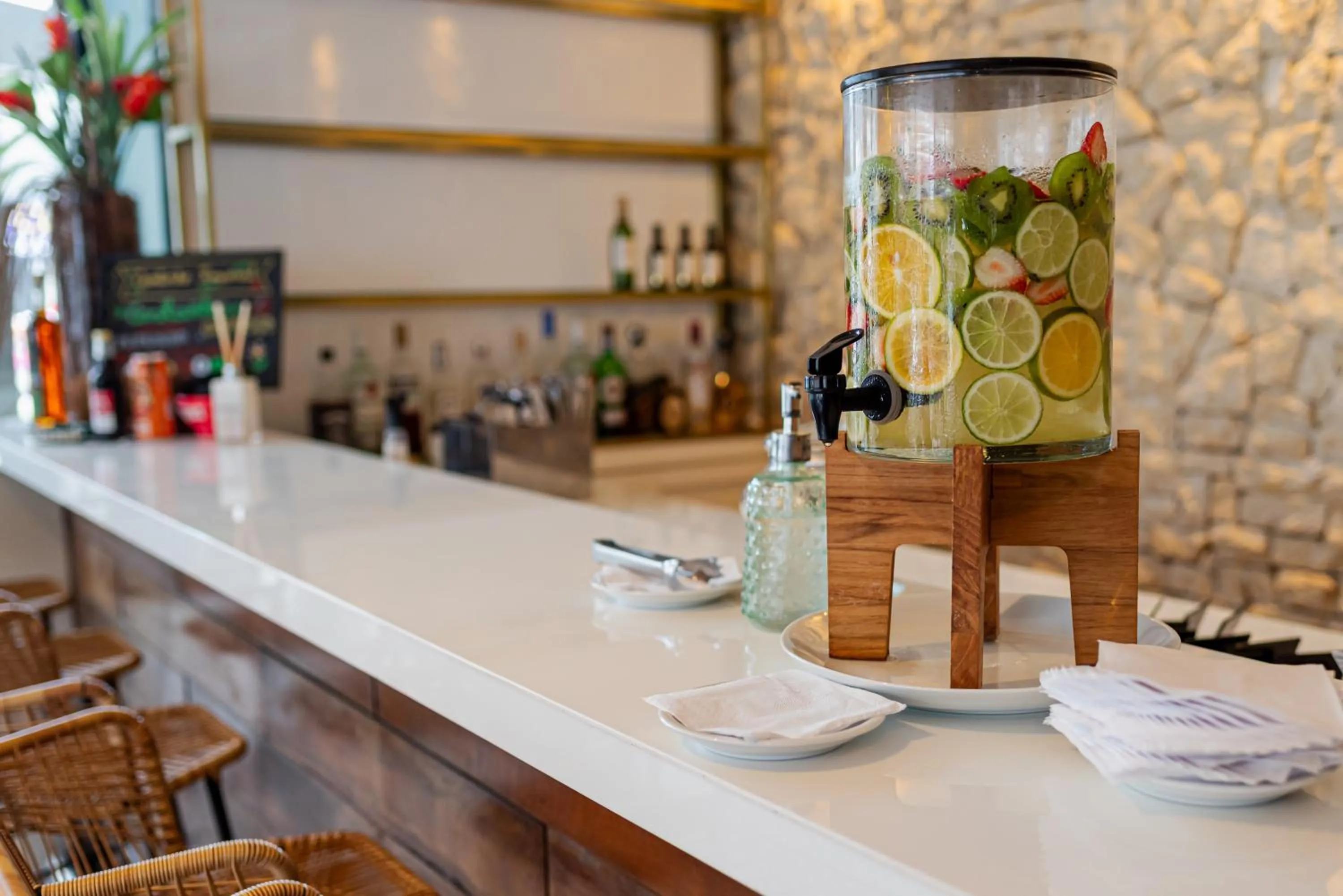 Restaurant/places to eat in Mercure Belem Boulevard