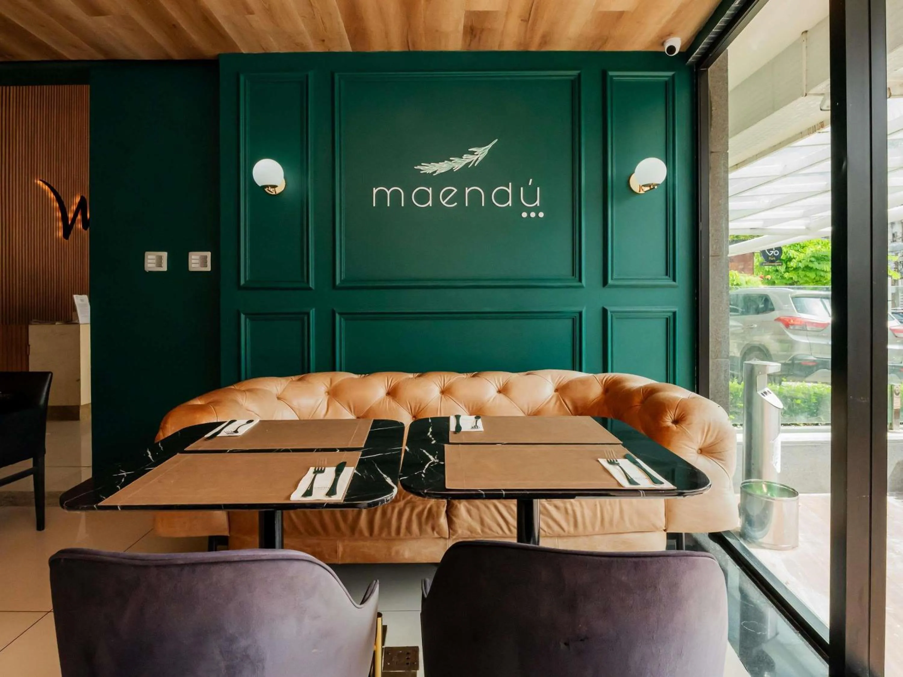 Restaurant/places to eat in Mercure Belem Boulevard