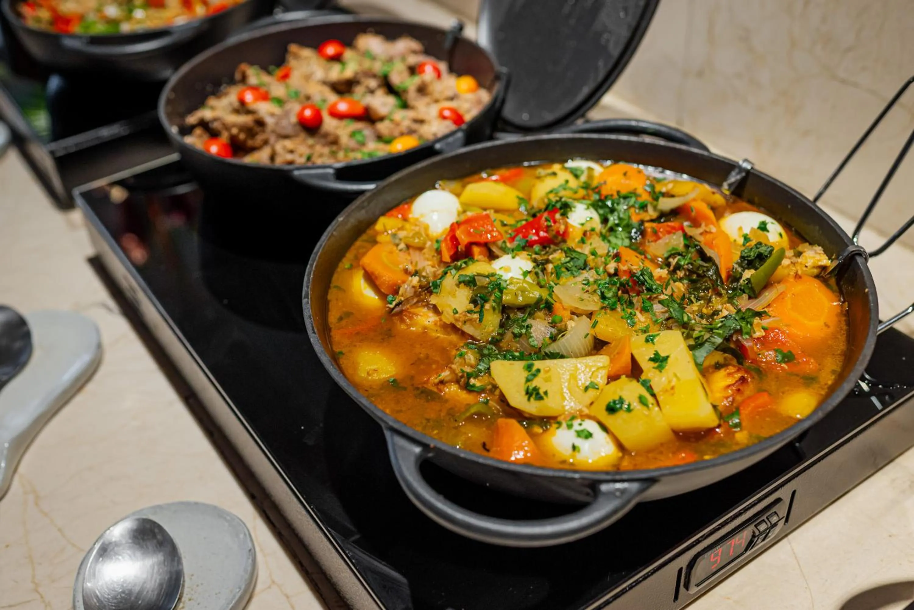 Restaurant/places to eat in Mercure Belem Boulevard