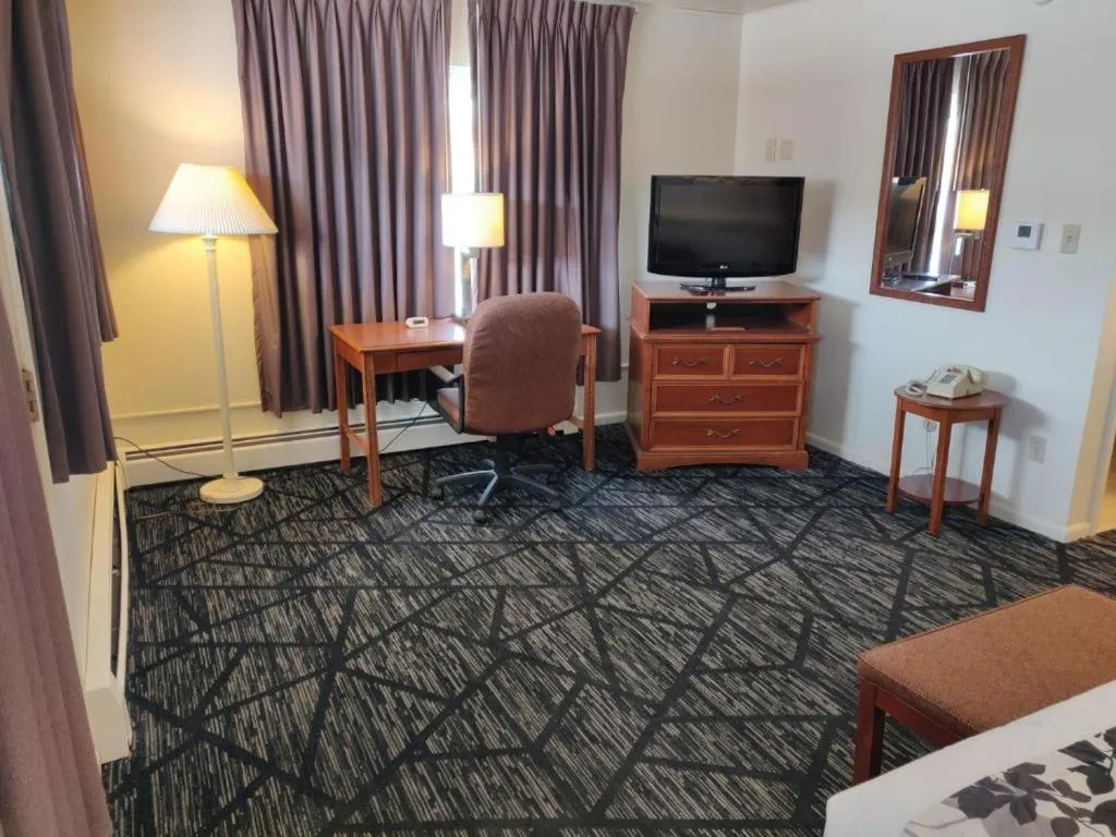 Bed in Skyline Motor Inn