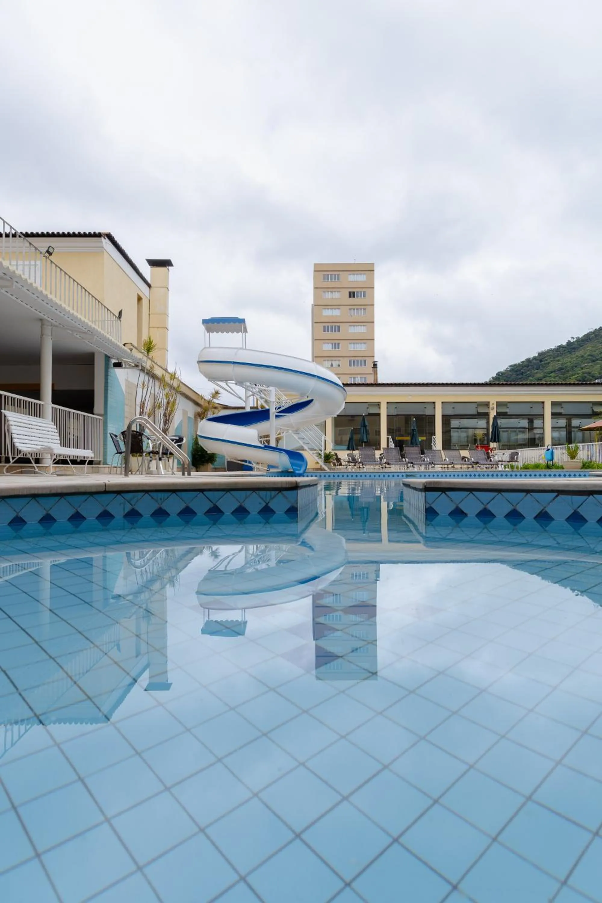 Swimming pool in Hotel Minas Gerais