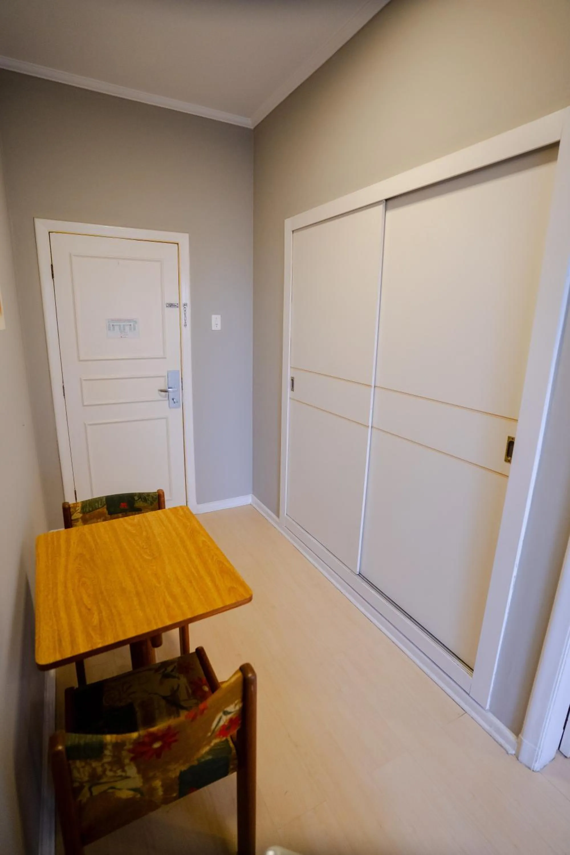 wardrobe in Hotel Minas Gerais