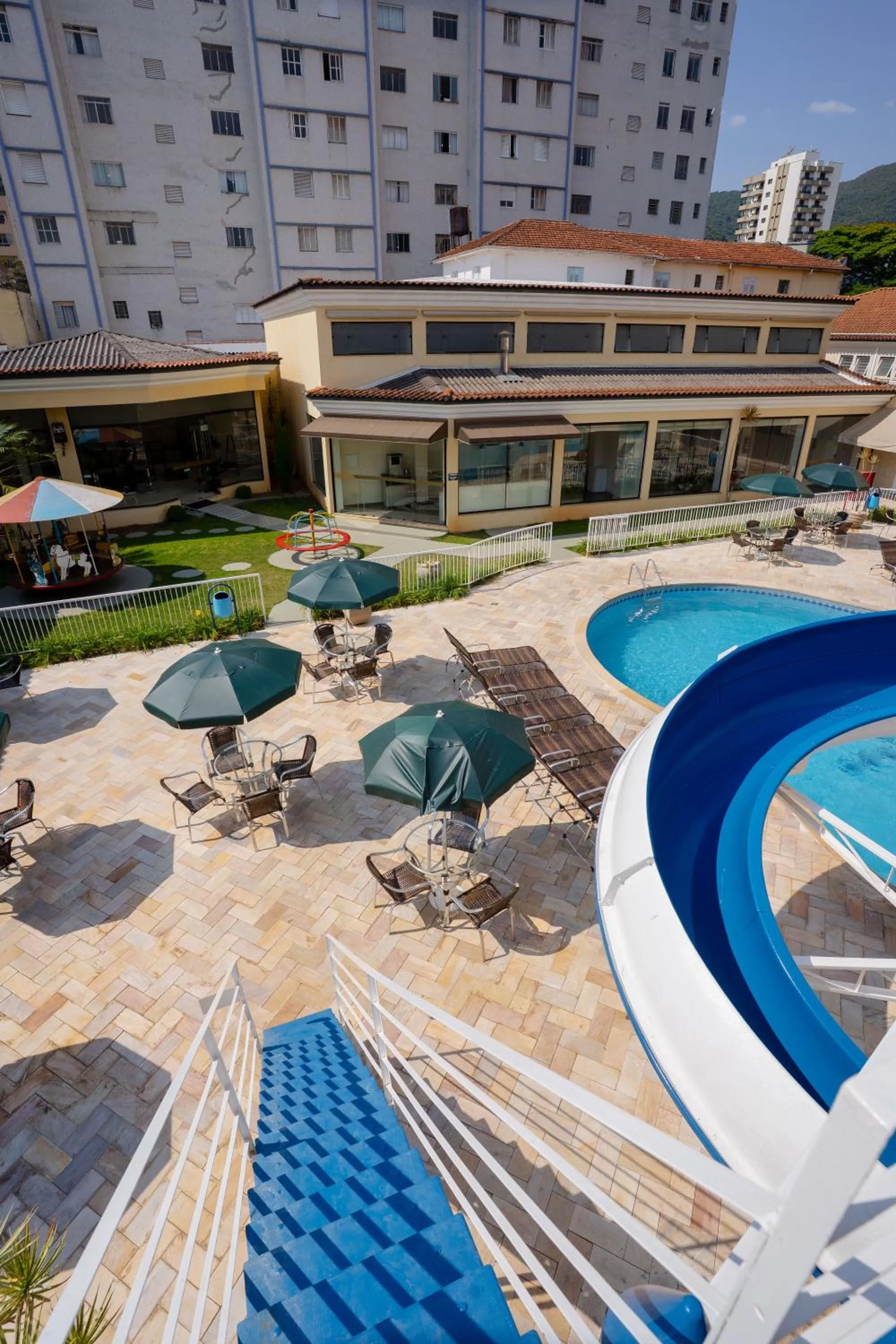 Swimming pool in Hotel Minas Gerais