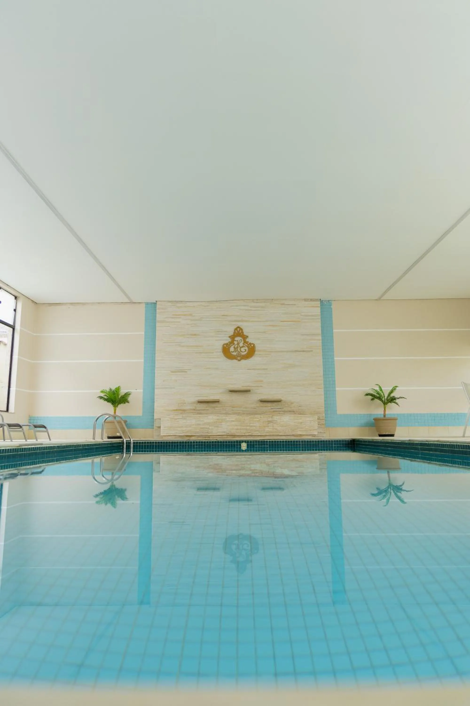 Swimming pool in Hotel Minas Gerais