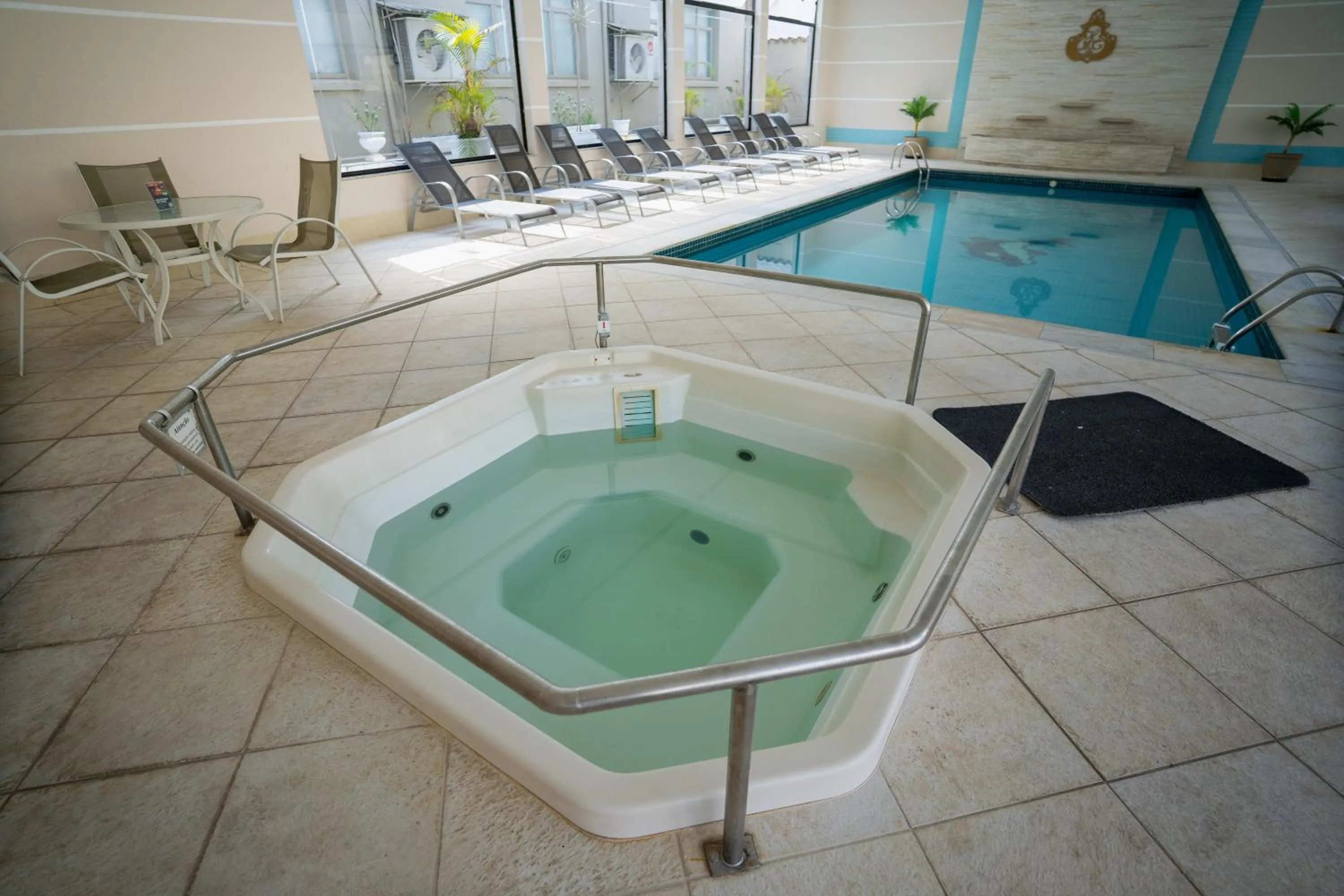 Swimming pool in Hotel Minas Gerais