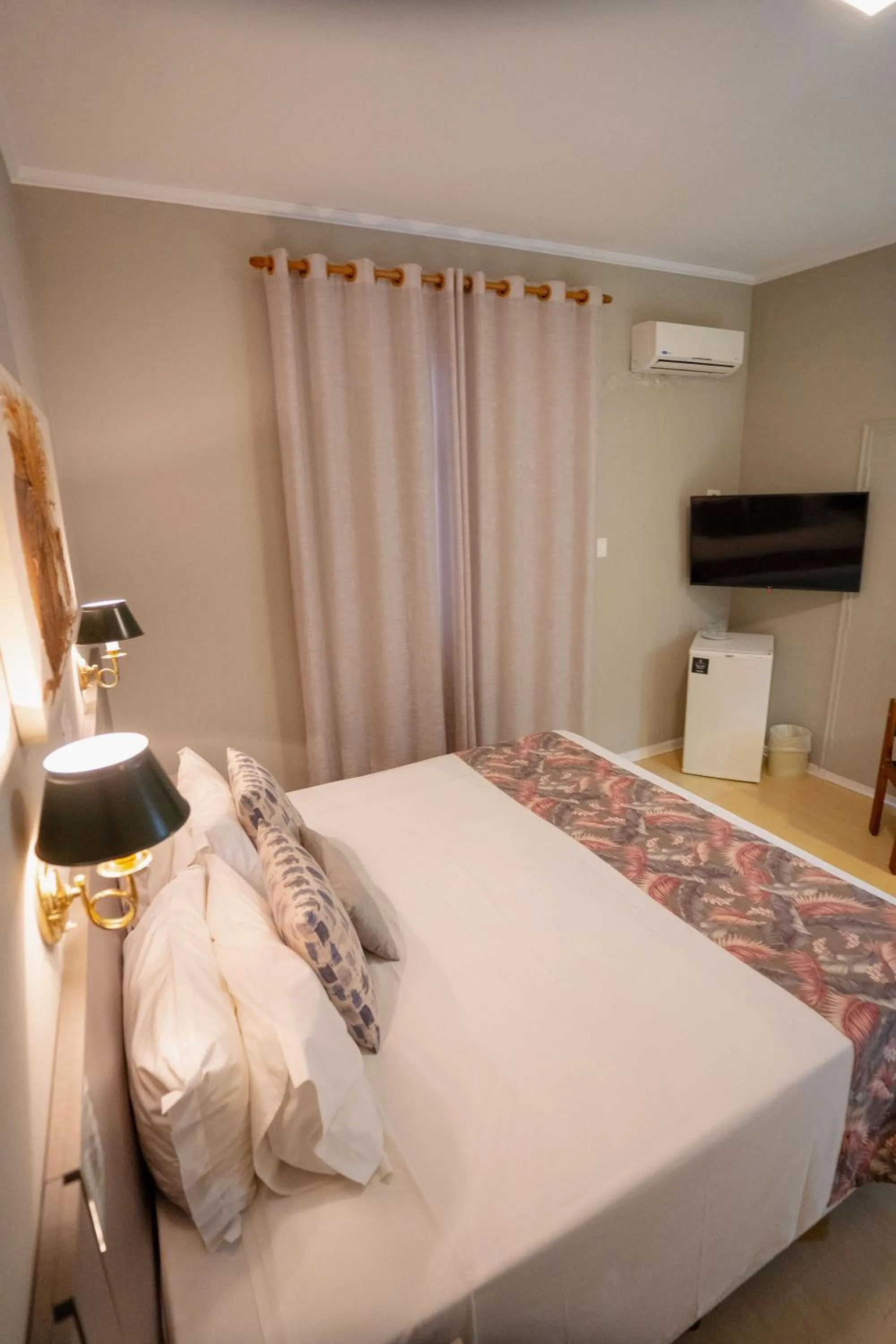 Photo of the whole room, Bed in Hotel Minas Gerais