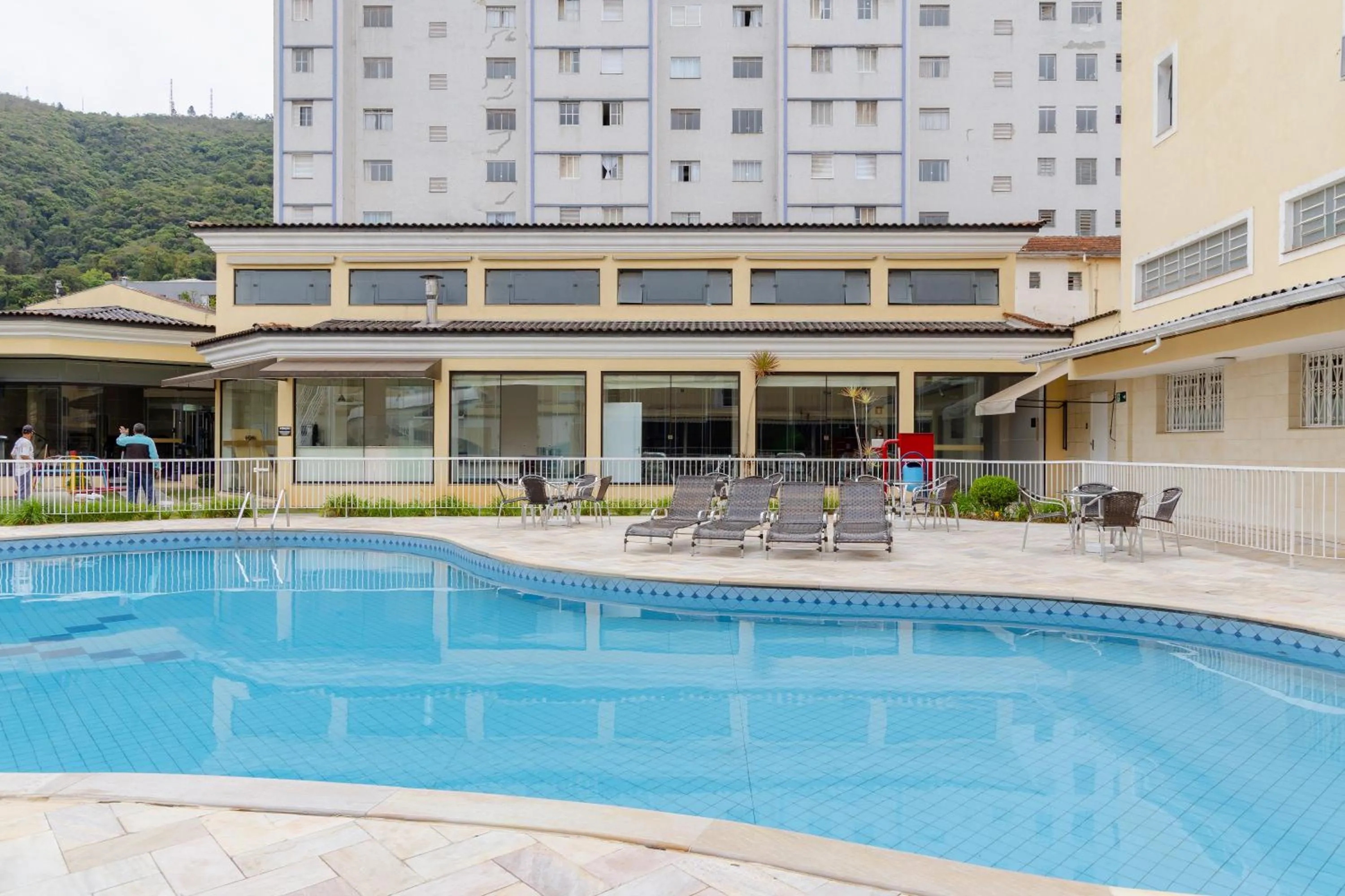 Swimming pool in Hotel Minas Gerais