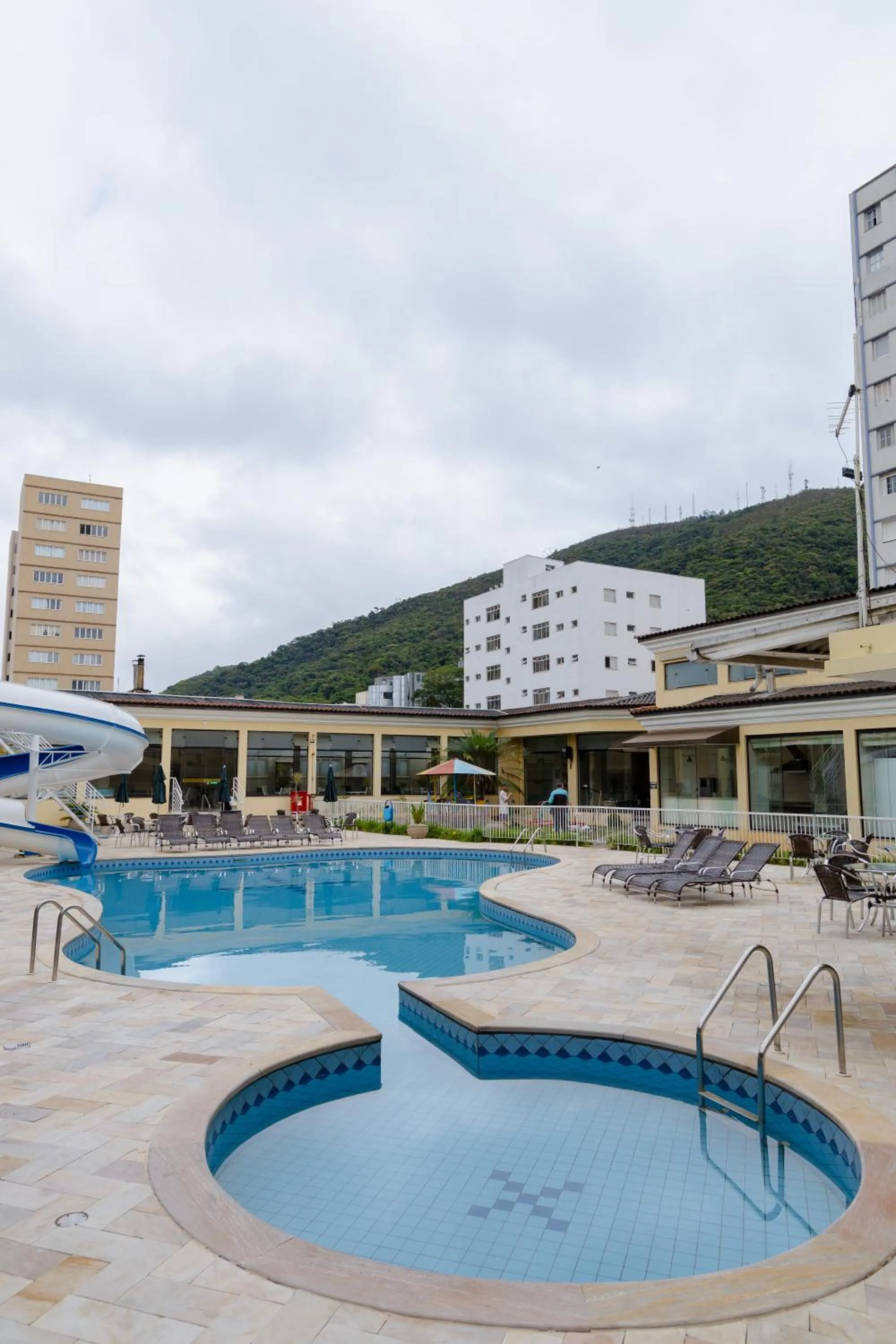 Swimming pool in Hotel Minas Gerais