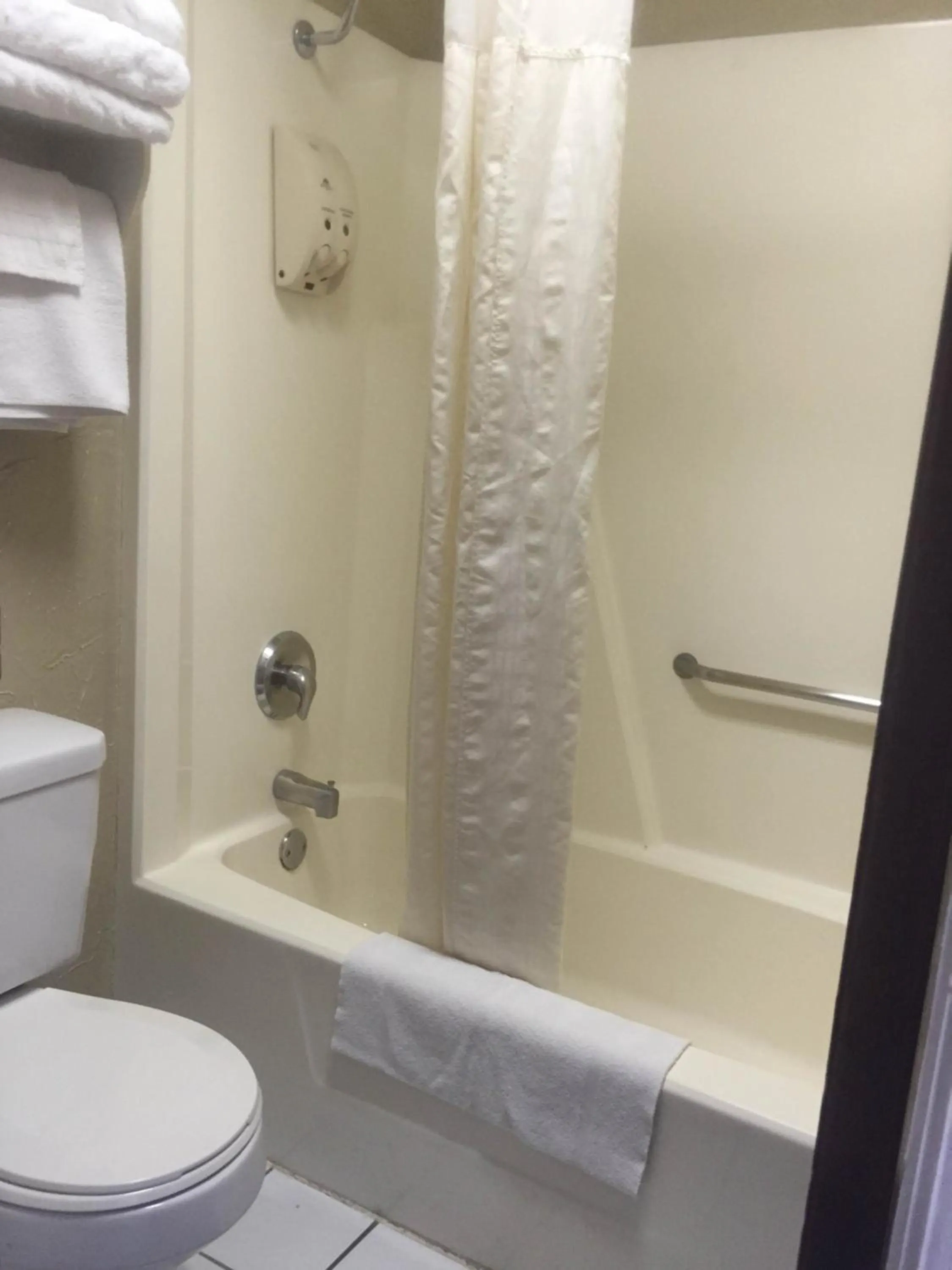 Bathroom in Americas Best Value Inn - Legend's Inn