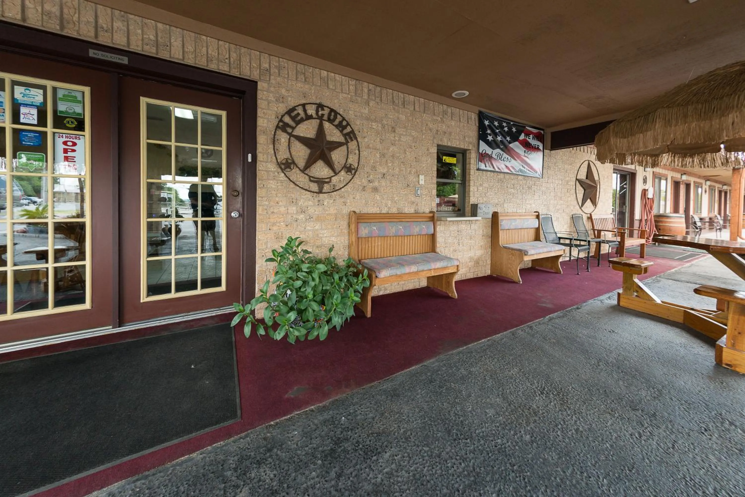Facade/entrance in Americas Best Value Inn - Legend's Inn