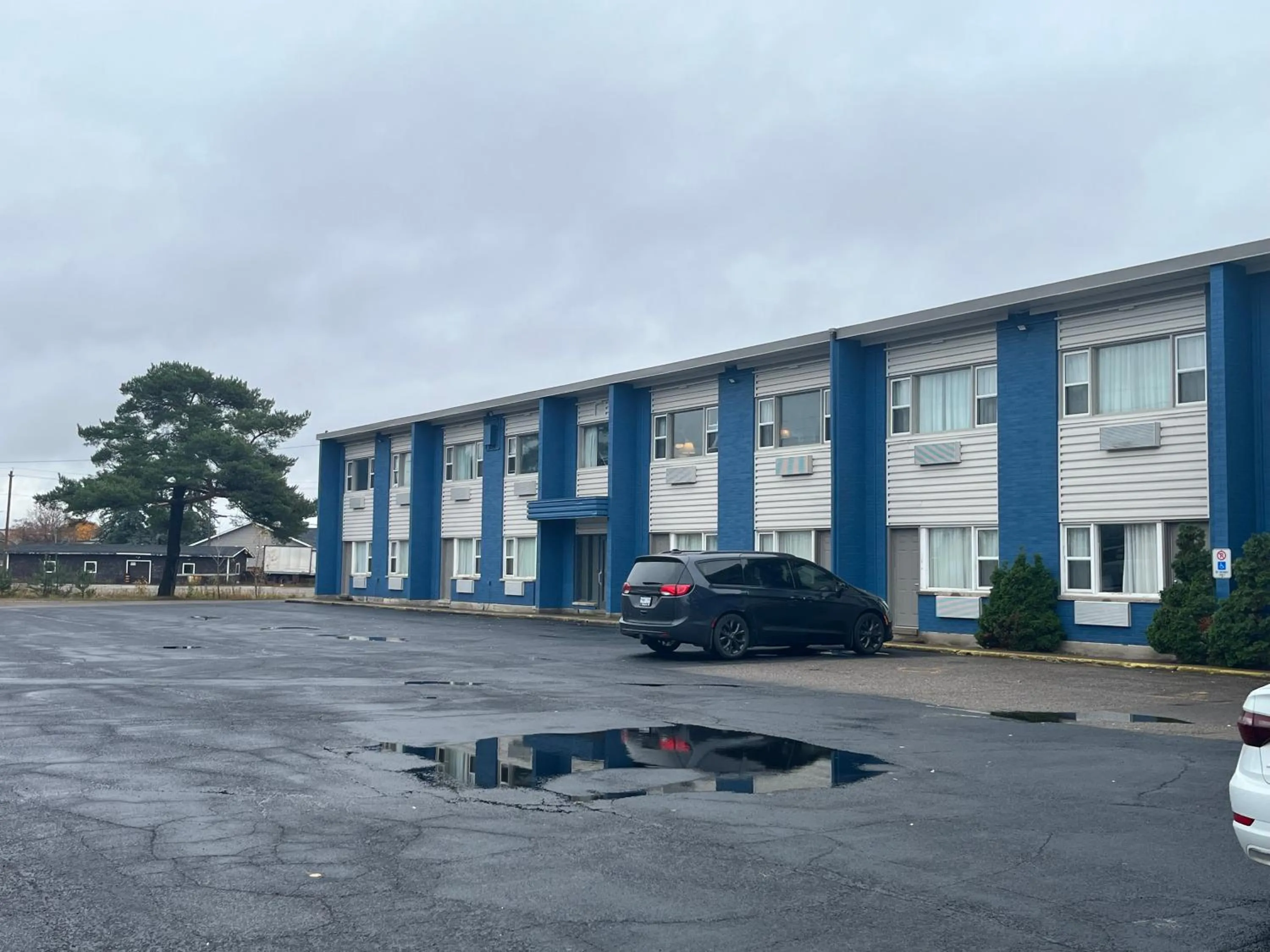 Property building in Motel 6 Sault Ste. Marie, ON