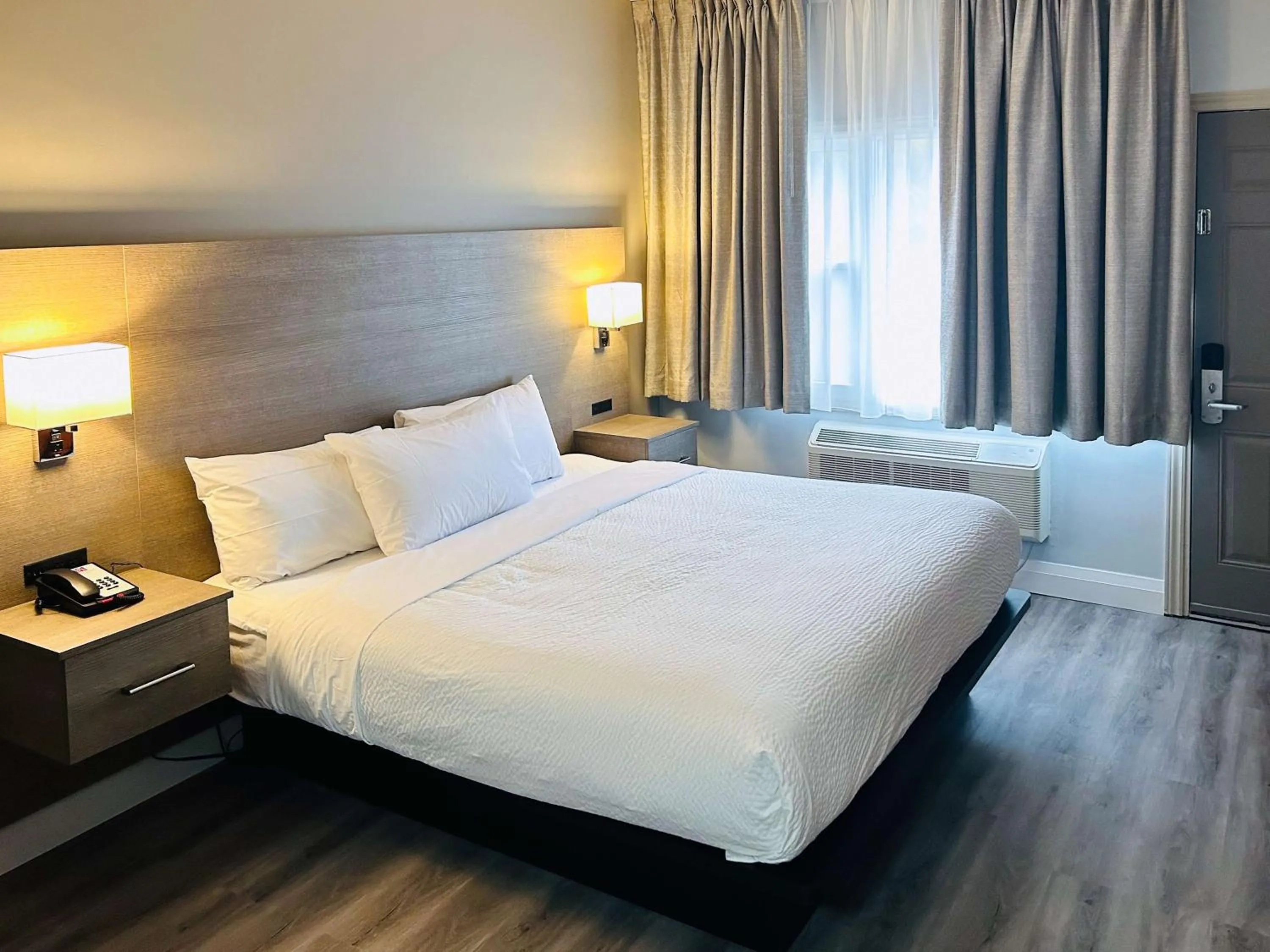 Bedroom, Bed in Motel 6 Sault Ste. Marie, ON