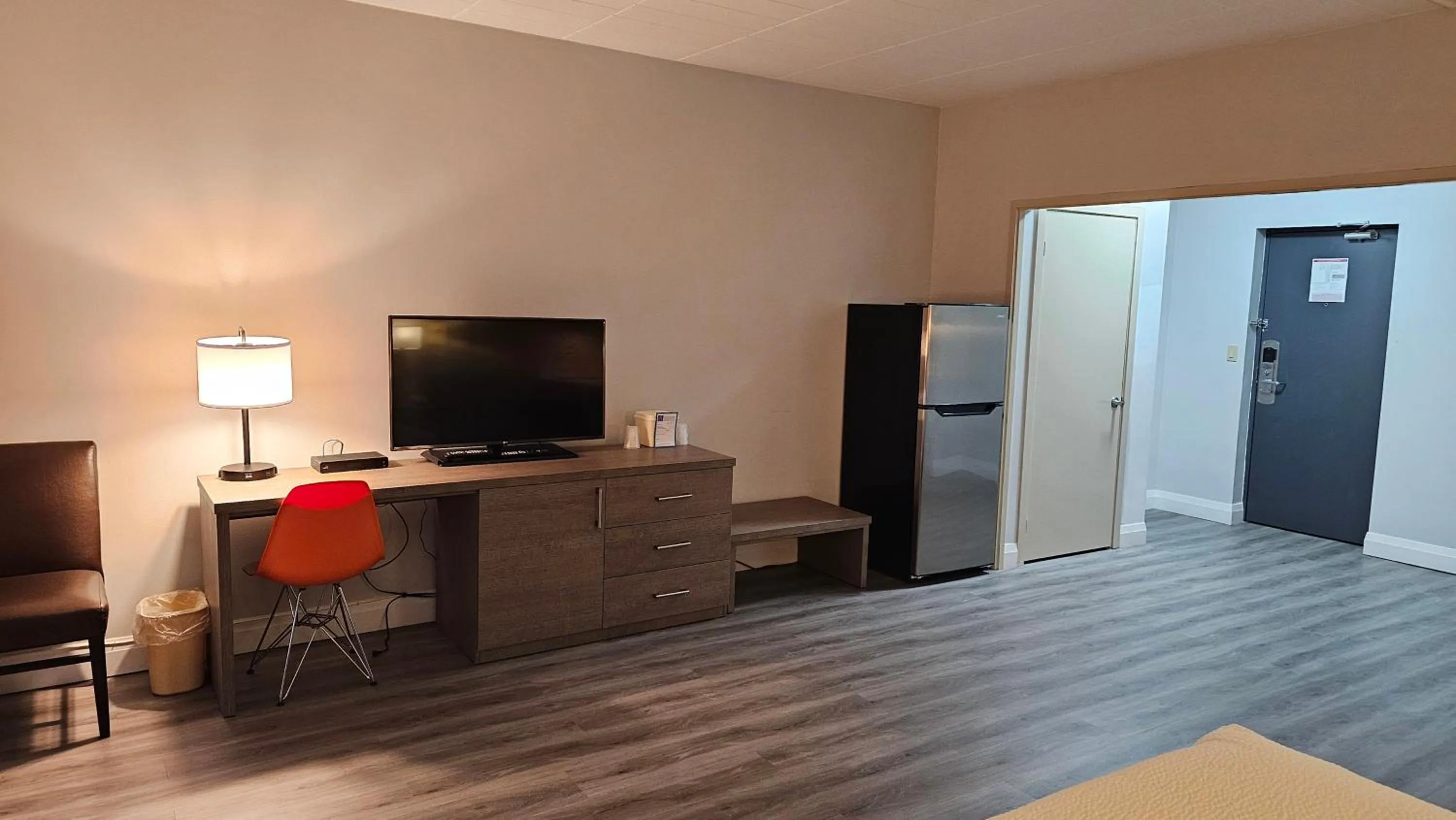 Photo of the whole room in Motel 6 Sault Ste. Marie, ON