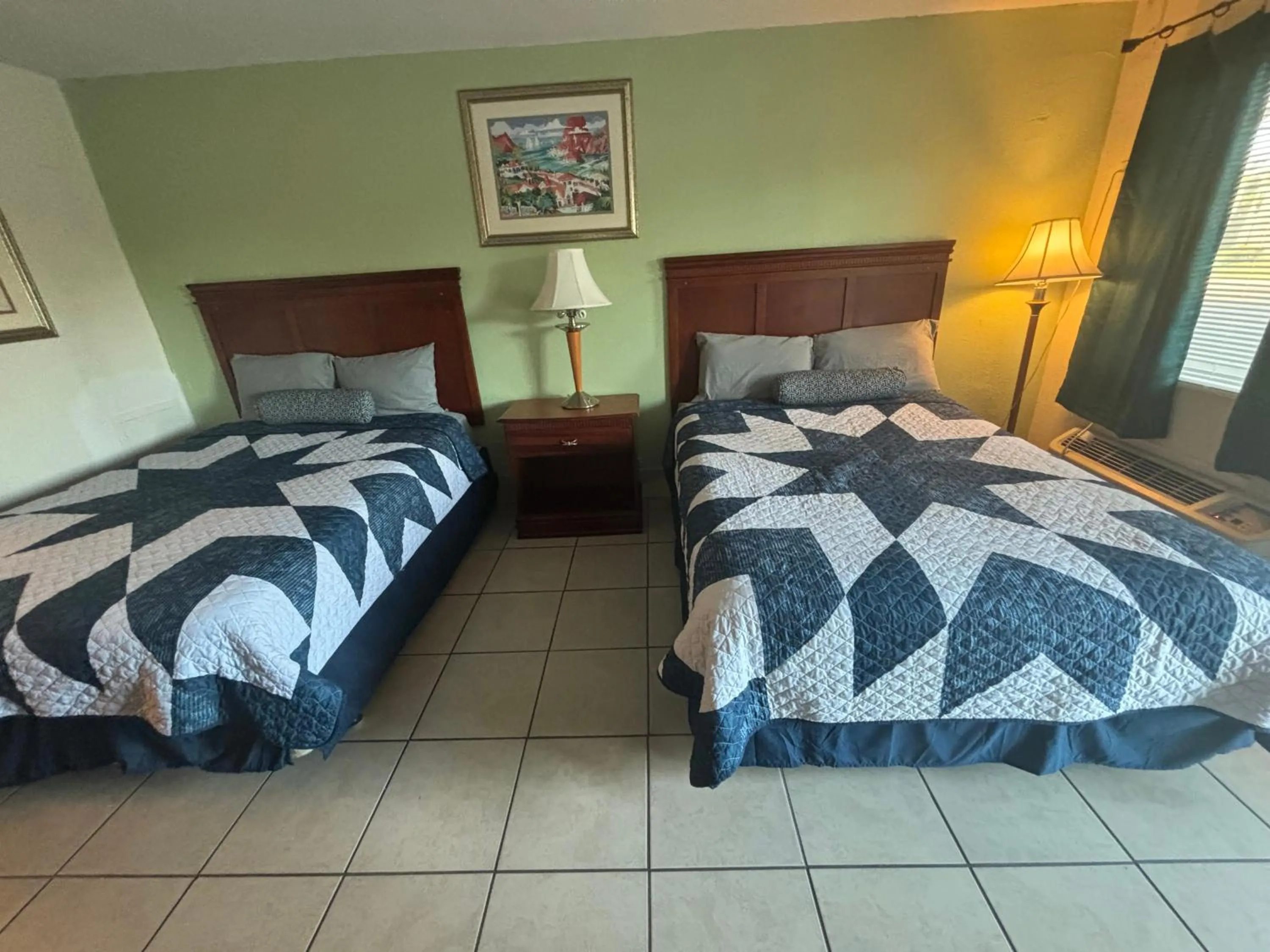 Bed in Jasmine Garden Inn - Lake City