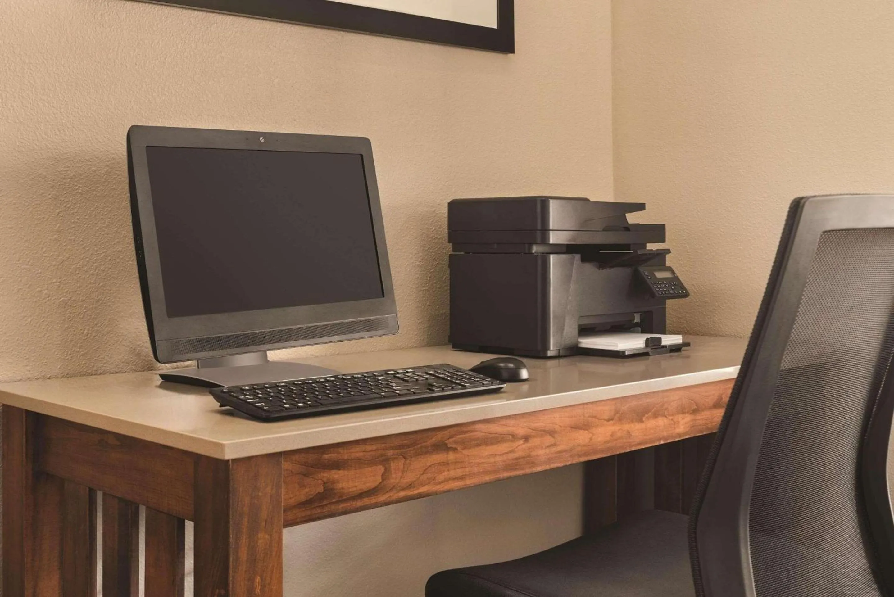 Business facilities in Country Inn & Suites by Radisson, Dubuque, IA