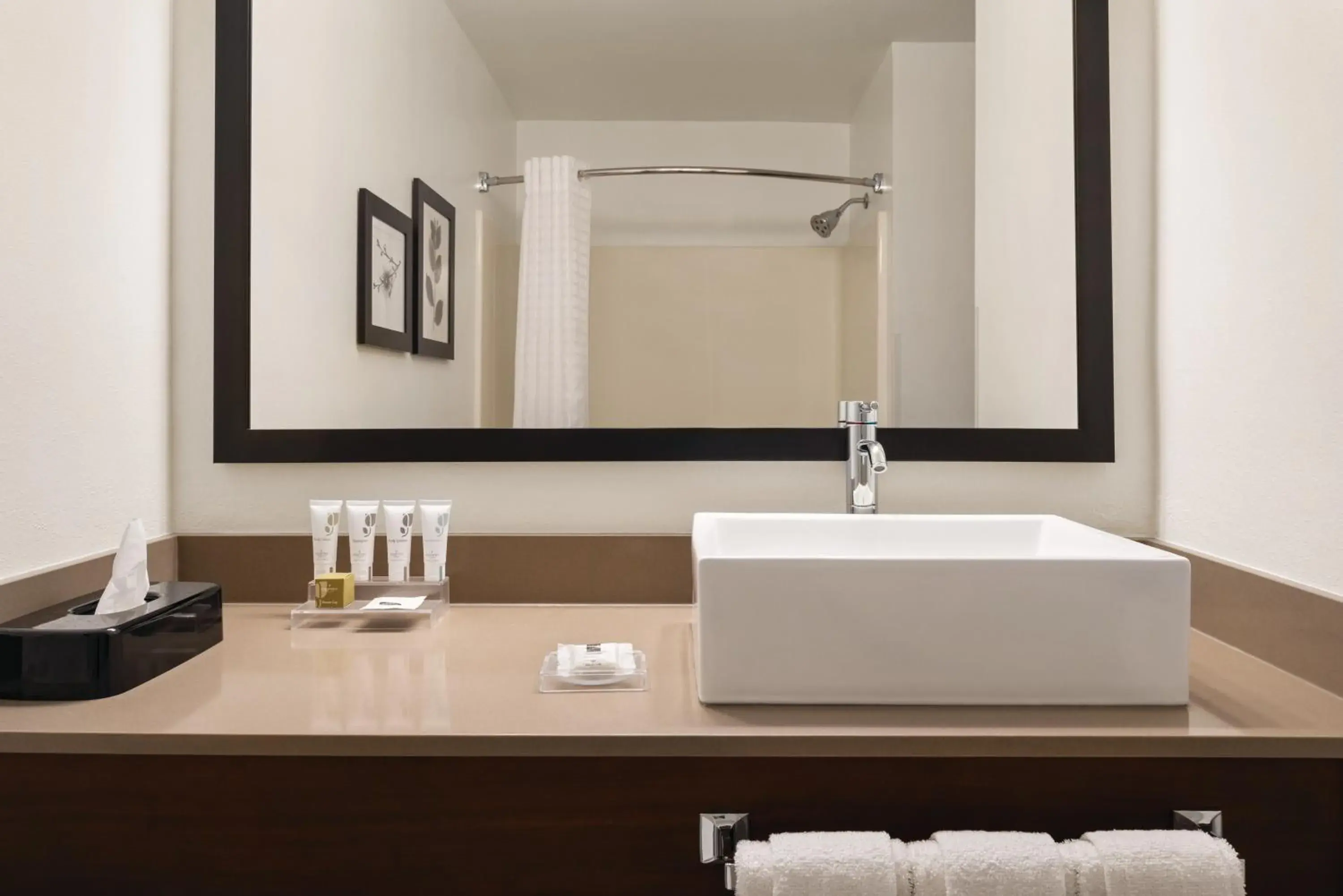 Queen Room with Two Queen Beds - Disability Access/Non-Smoking in Country Inn & Suites by Radisson, Dubuque, IA Queen Room with Two Queen Beds - Disability Access/Non-Smoking in Country Inn & Suites by Radisson, Dubuque, IA