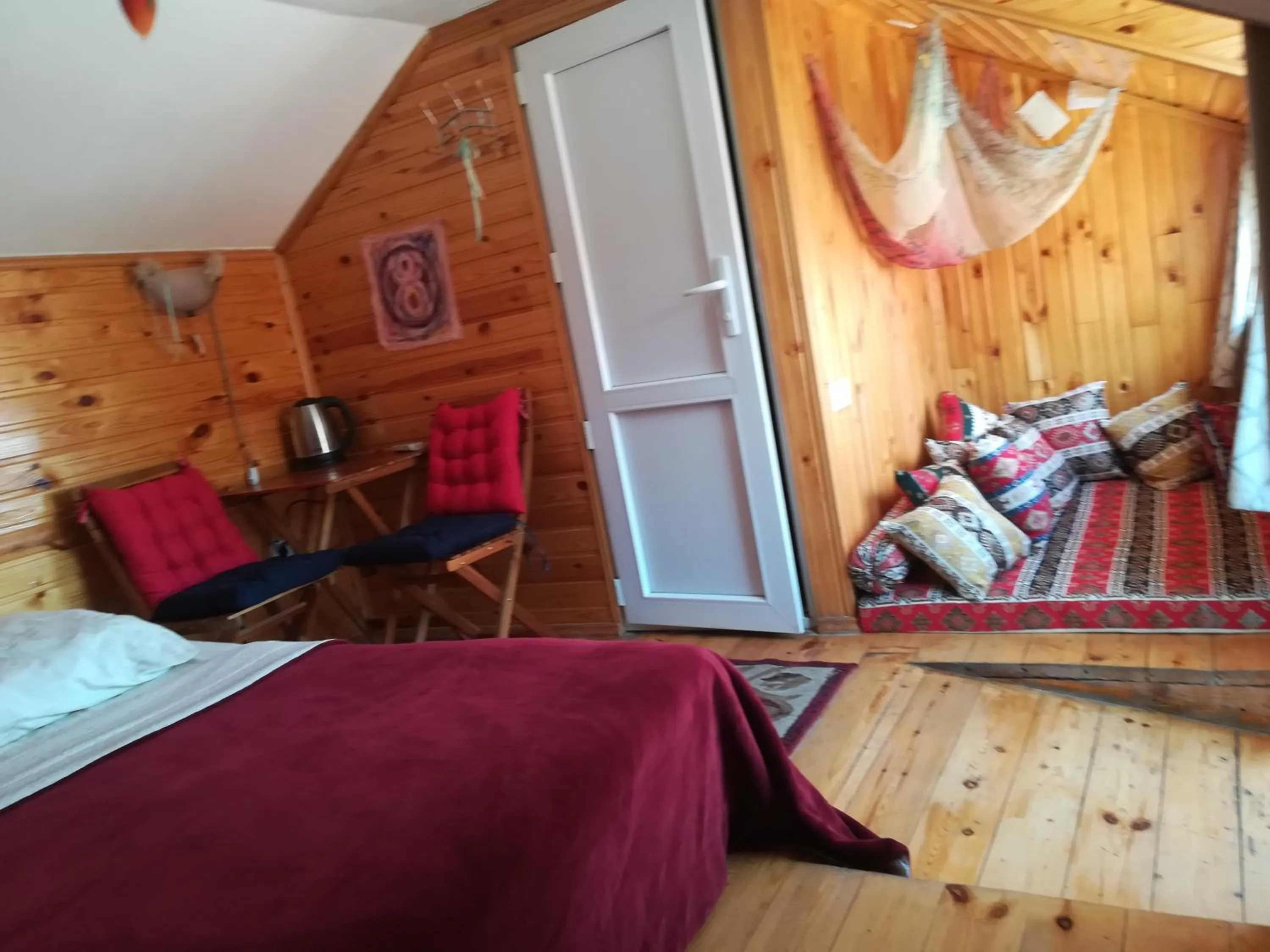 bunk bed, Bed in Three Gracia