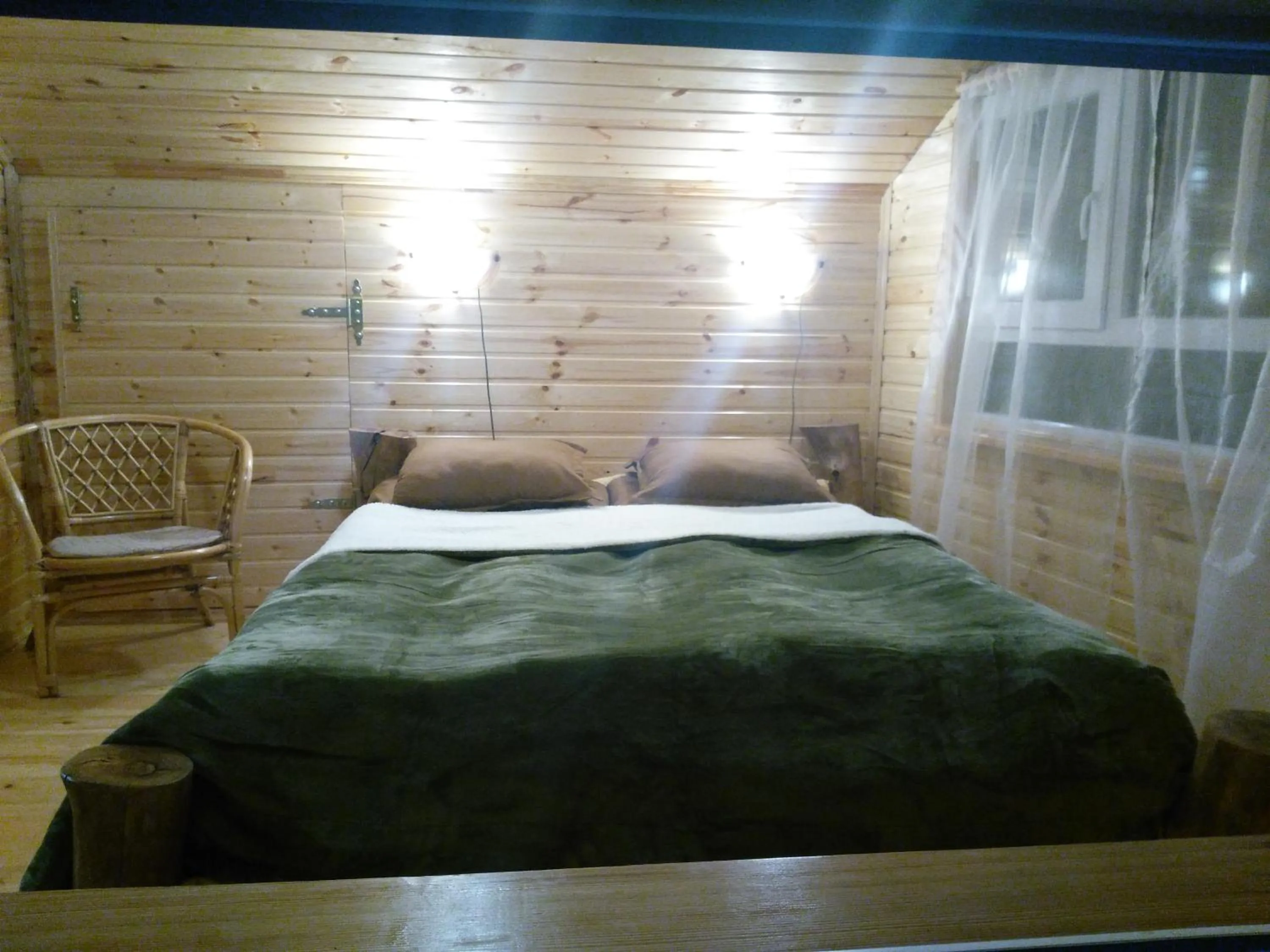 Property building, Bed in Three Gracia