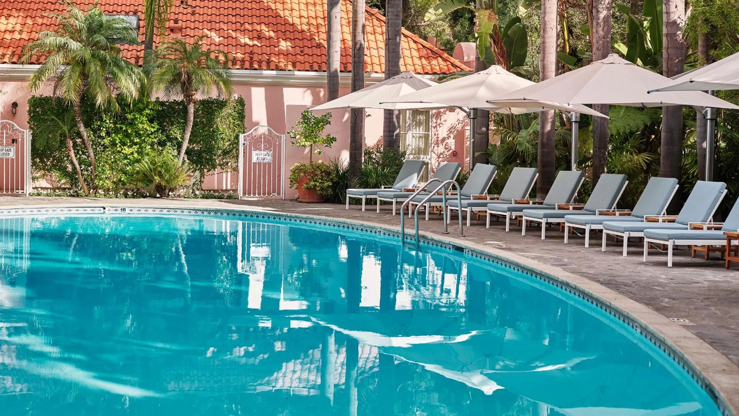 Swimming pool in Hotel Bel-Air - Dorchester Collection