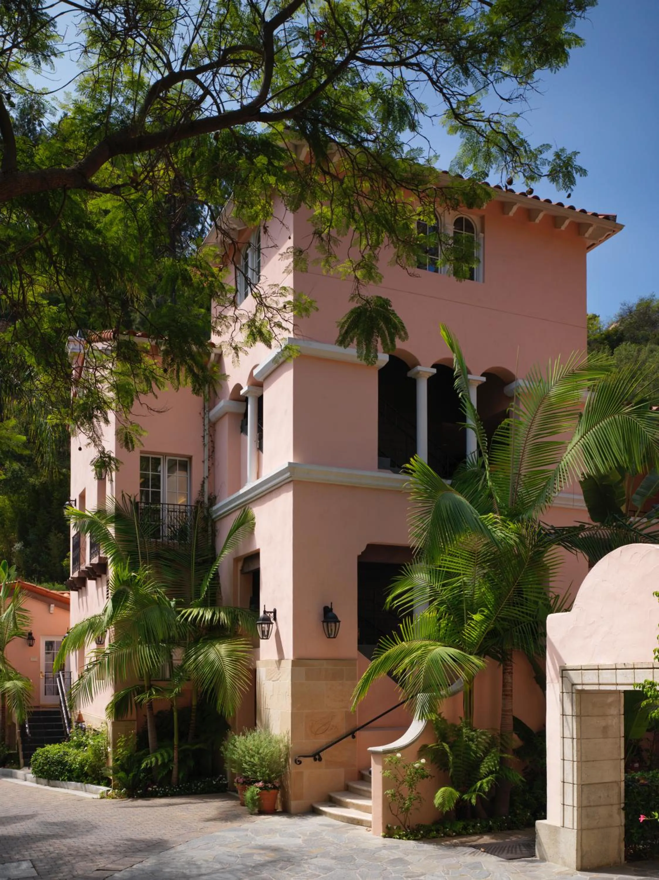 Facade/entrance in Hotel Bel-Air - Dorchester Collection