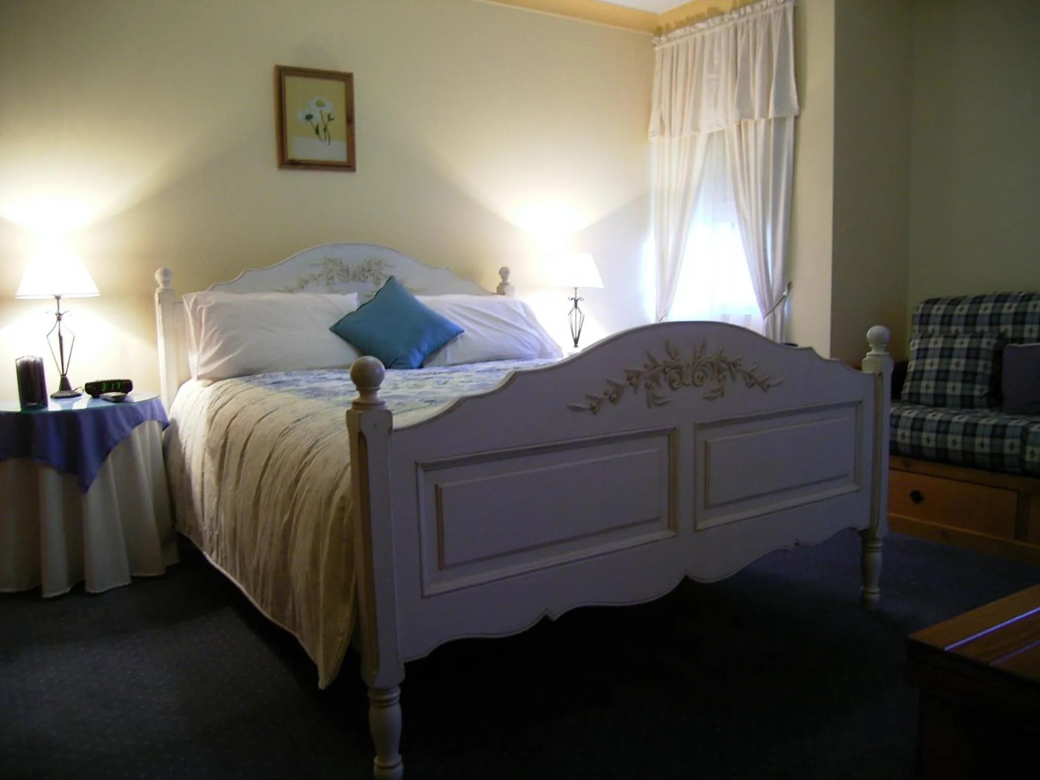 Bed in Lavender House Bed & Breakfast