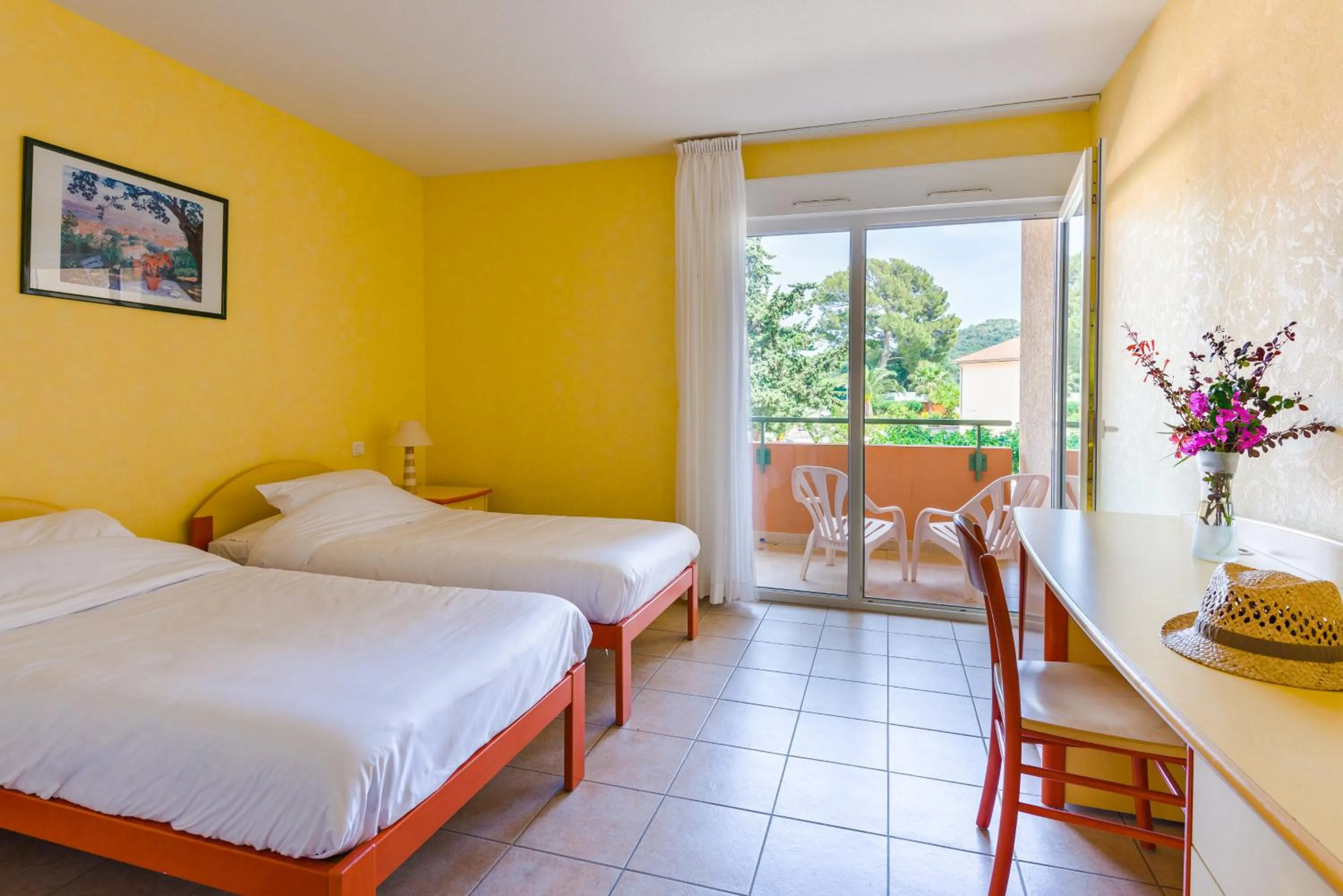 Photo of the whole room, Bed in Azureva La Londe les Maures