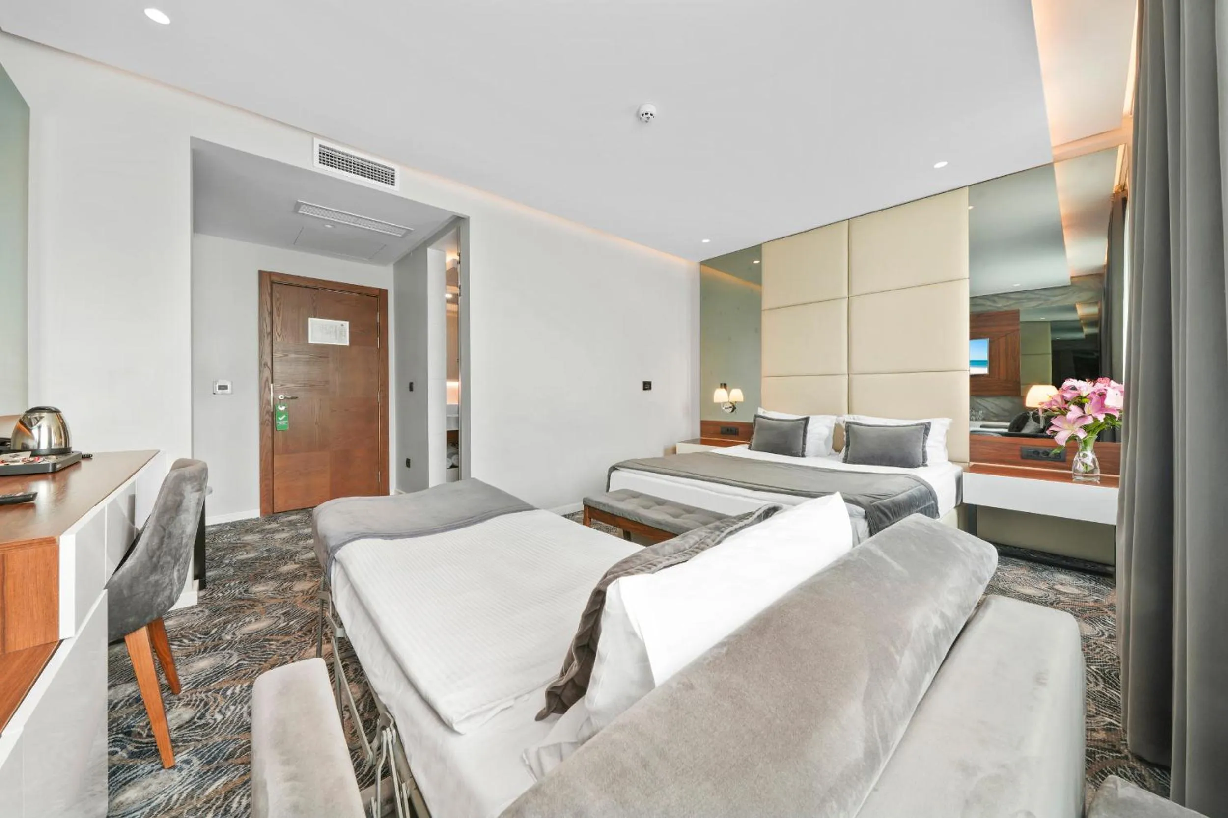 Bedroom, Bed in Sky Hotel