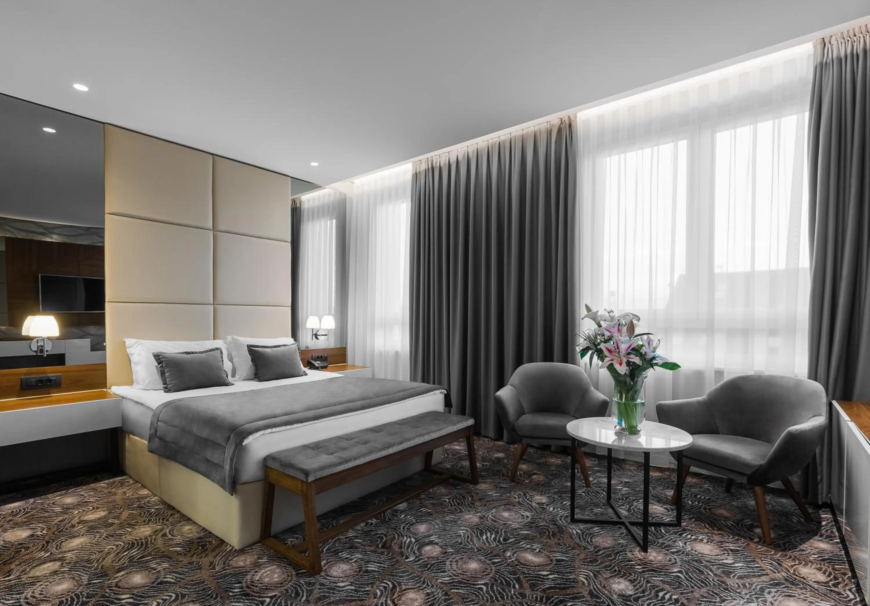 Seating area, Bed in Sky Hotel