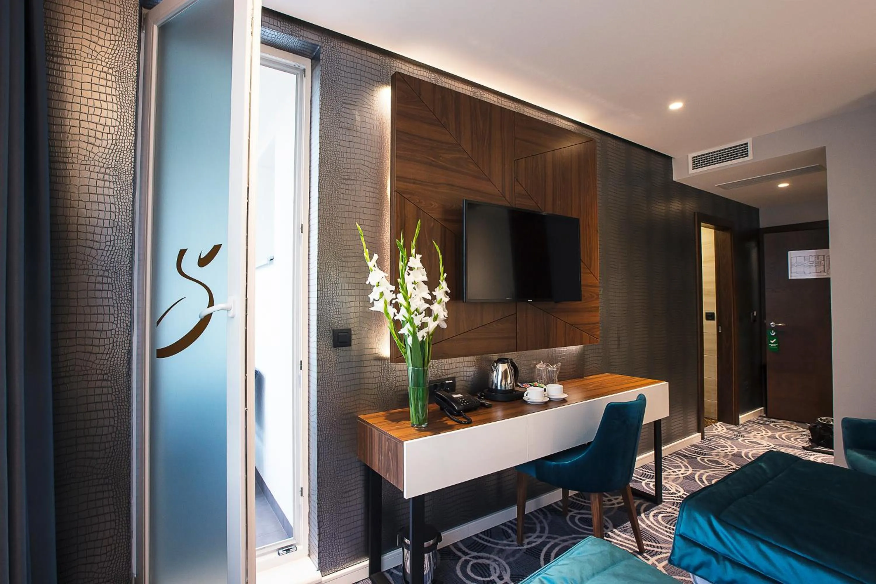 Coffee/tea facilities in Sky Hotel