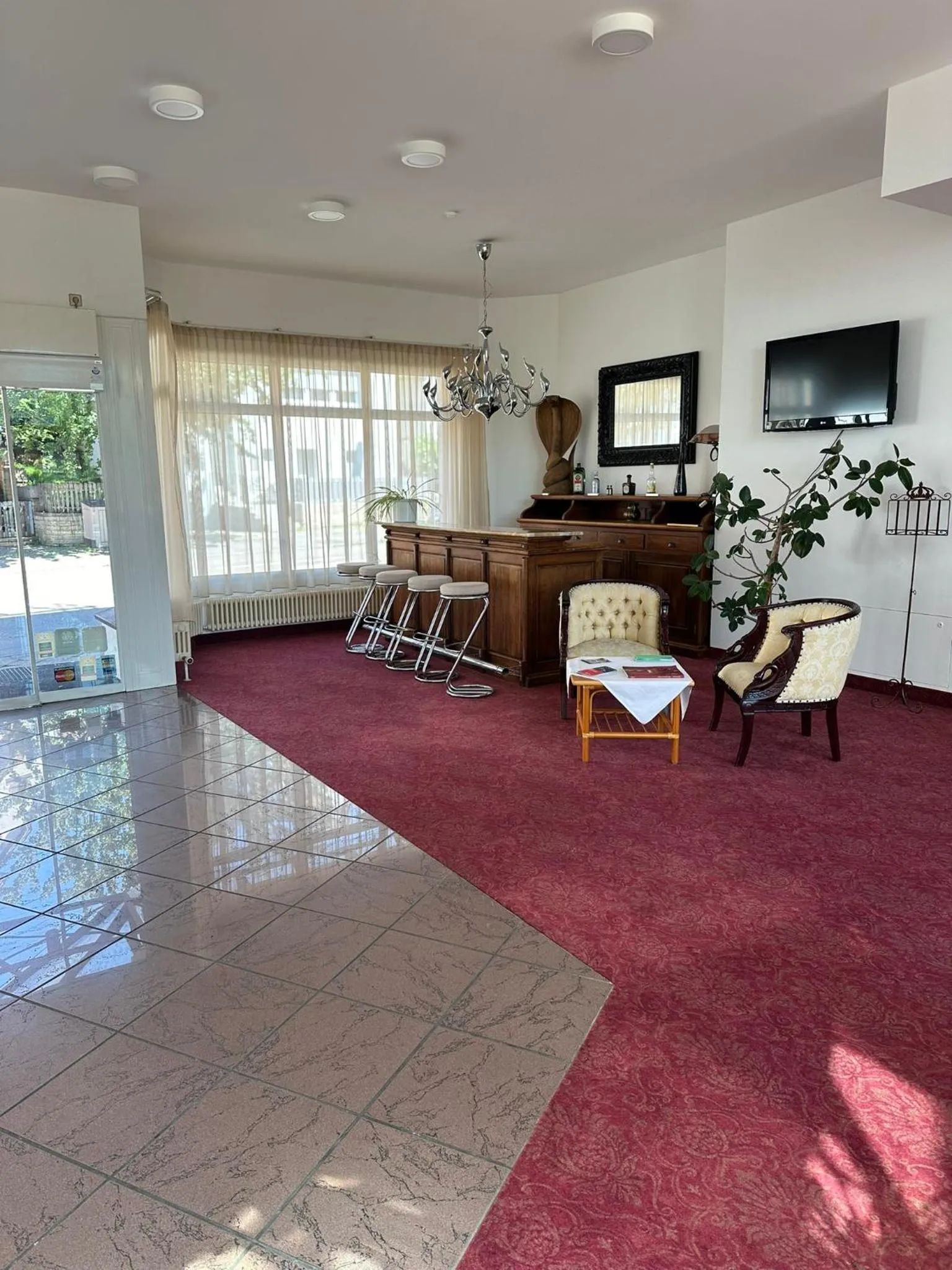 Communal lounge/ TV room in Hotel Aichtaler Hof