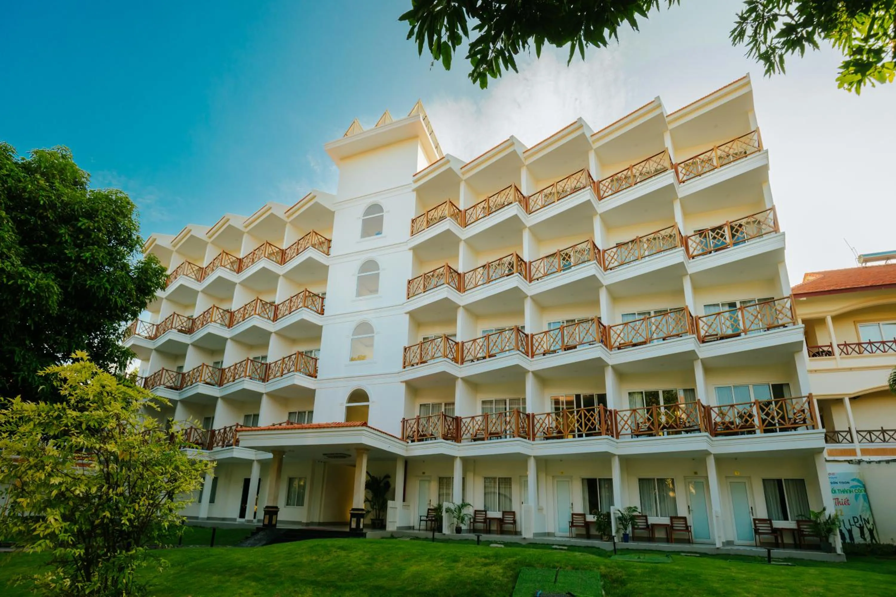 Le Aqua Resort & Spa Phan Thiet - Swiss Village Resort & Spa