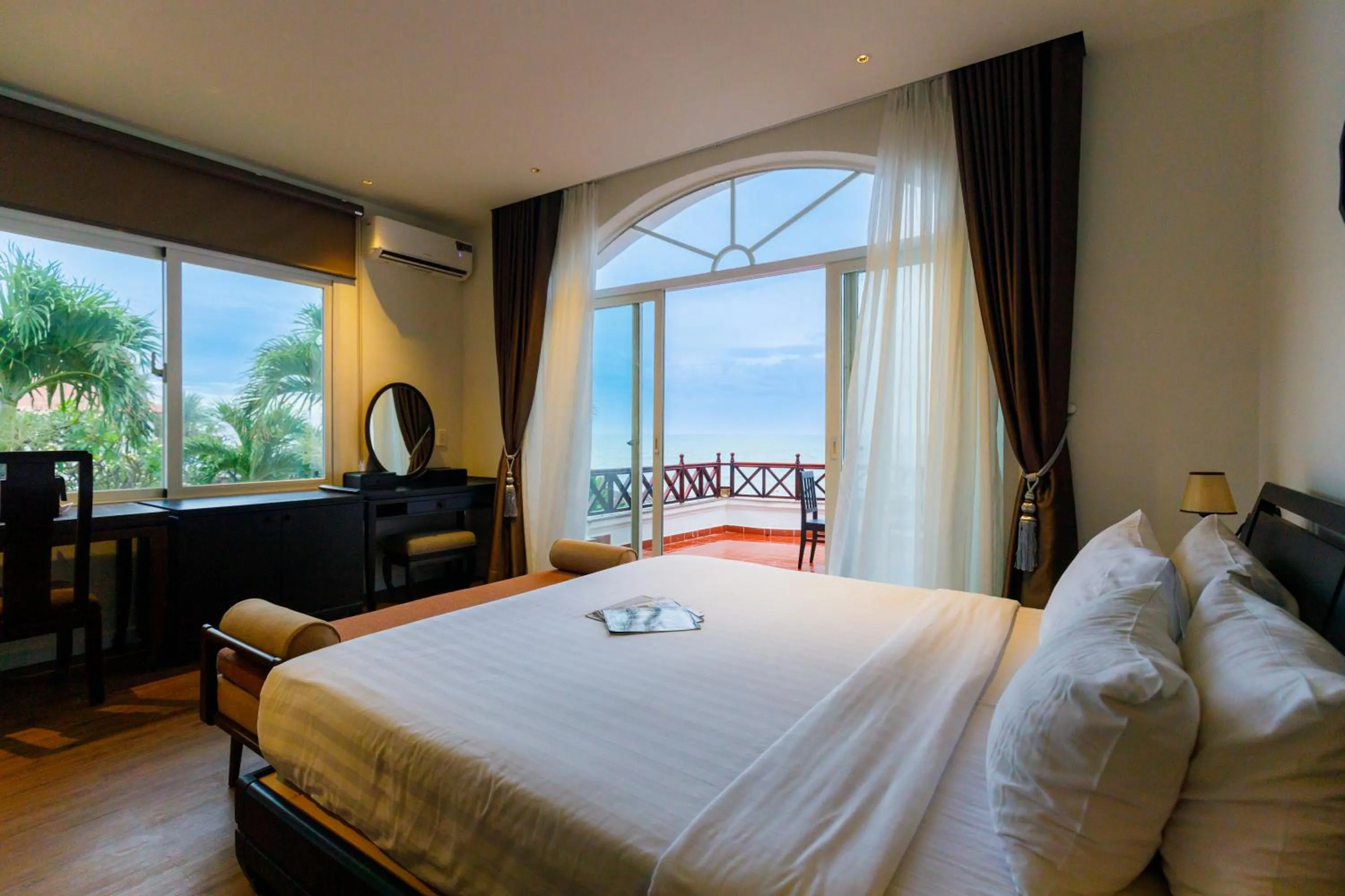 Bed in Le Aqua Resort & Spa Phan Thiet - Swiss Village Resort & Spa