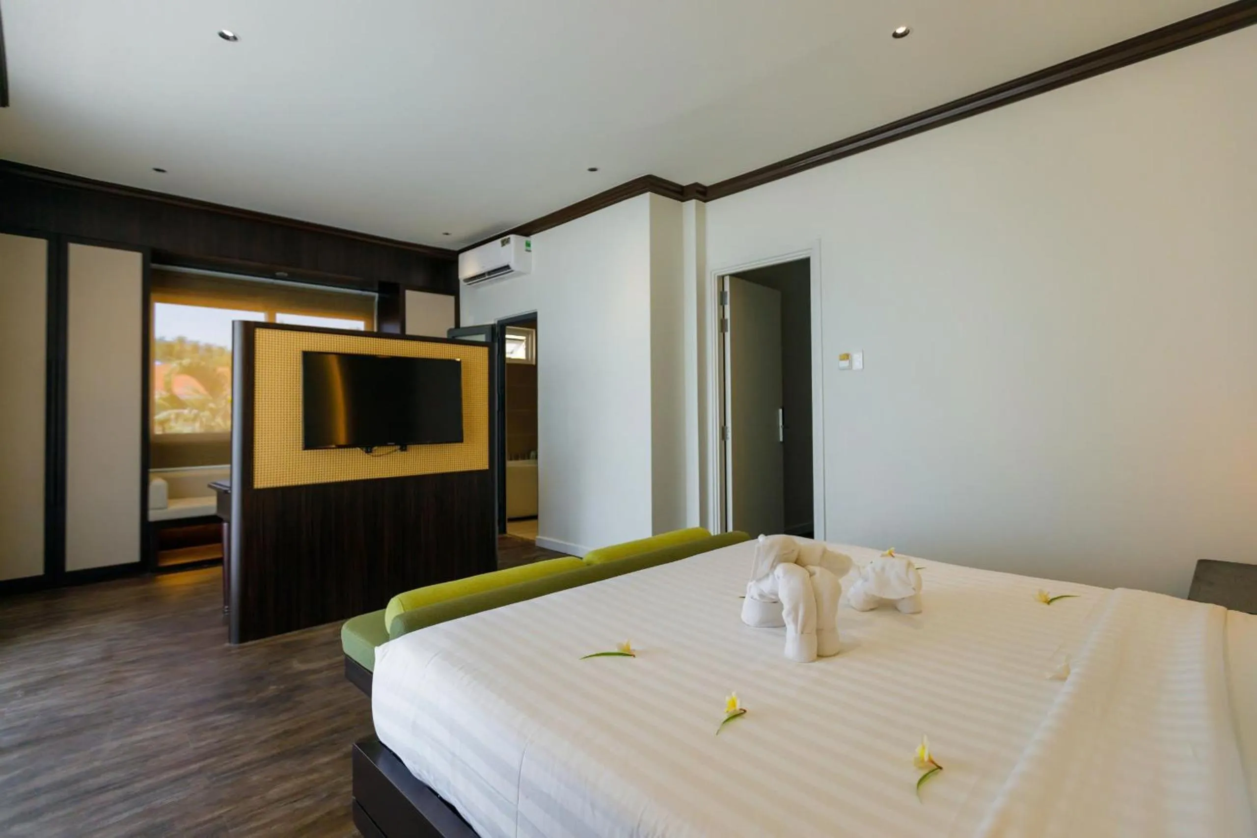 Bed in Le Aqua Resort & Spa Phan Thiet - Swiss Village Resort & Spa