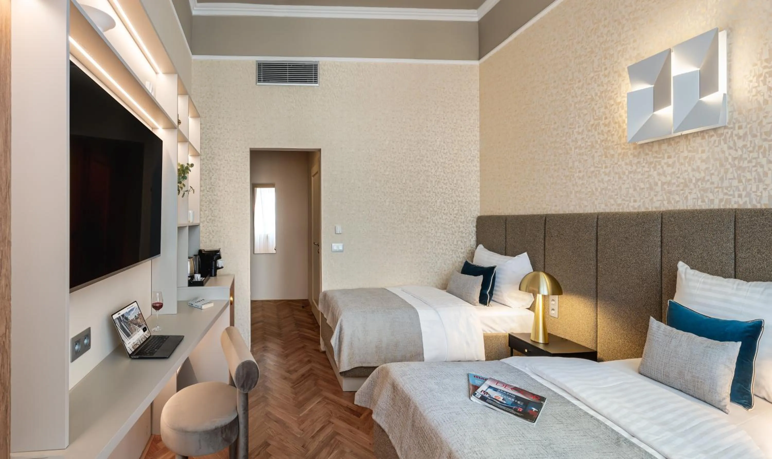 Bed in Maestro by Adrez