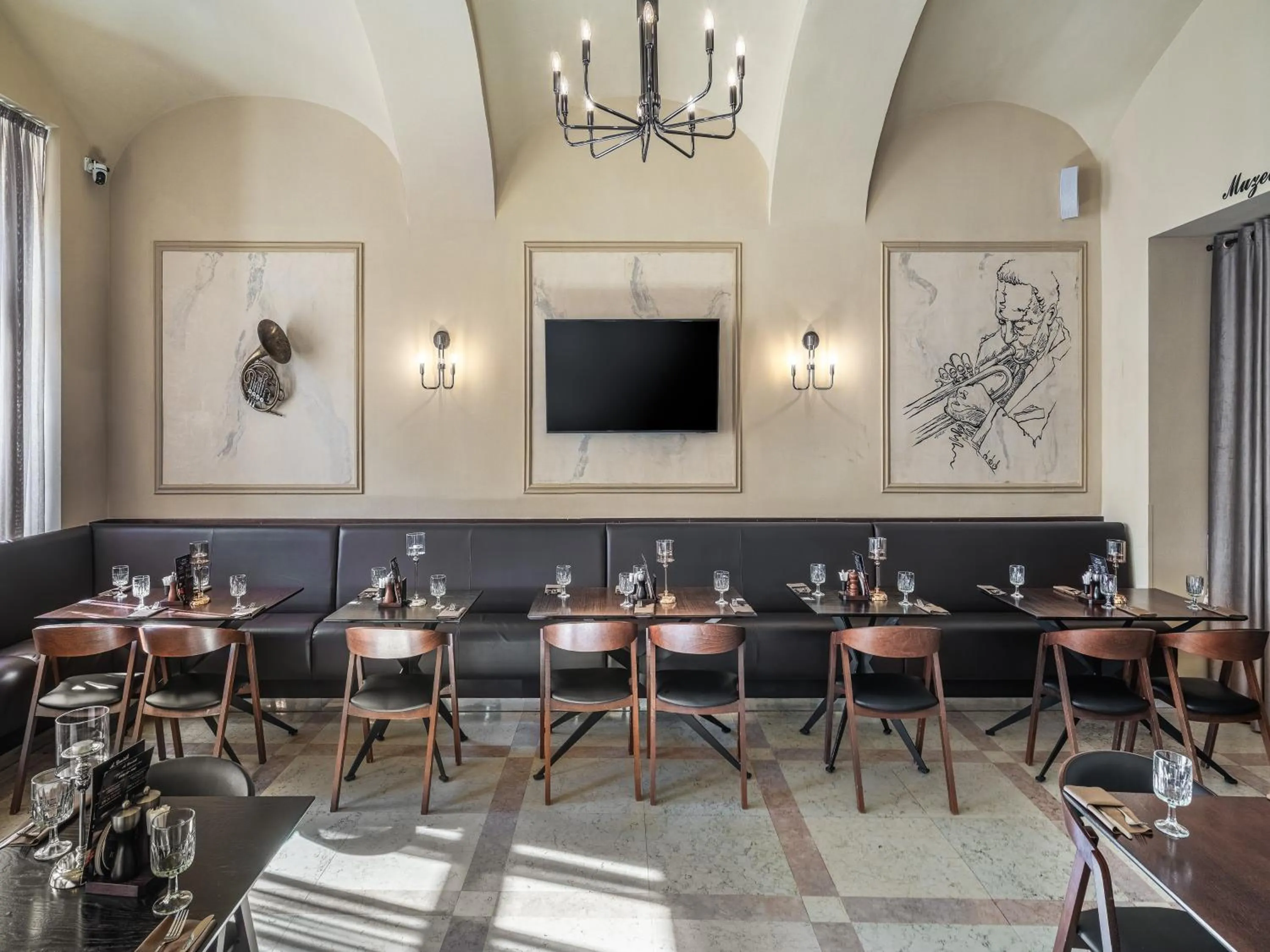 Restaurant/places to eat in Maestro by Adrez