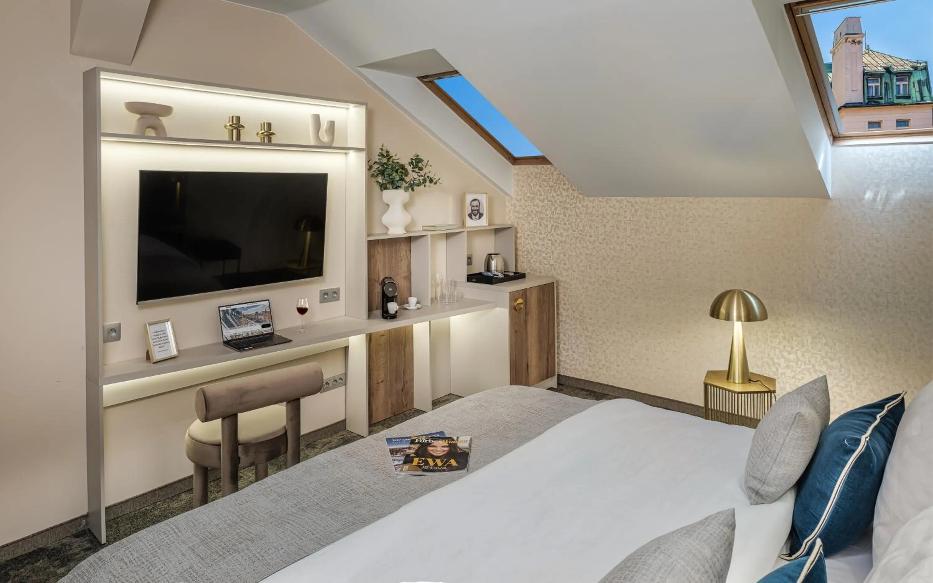 TV and multimedia, Bed in Maestro by Adrez