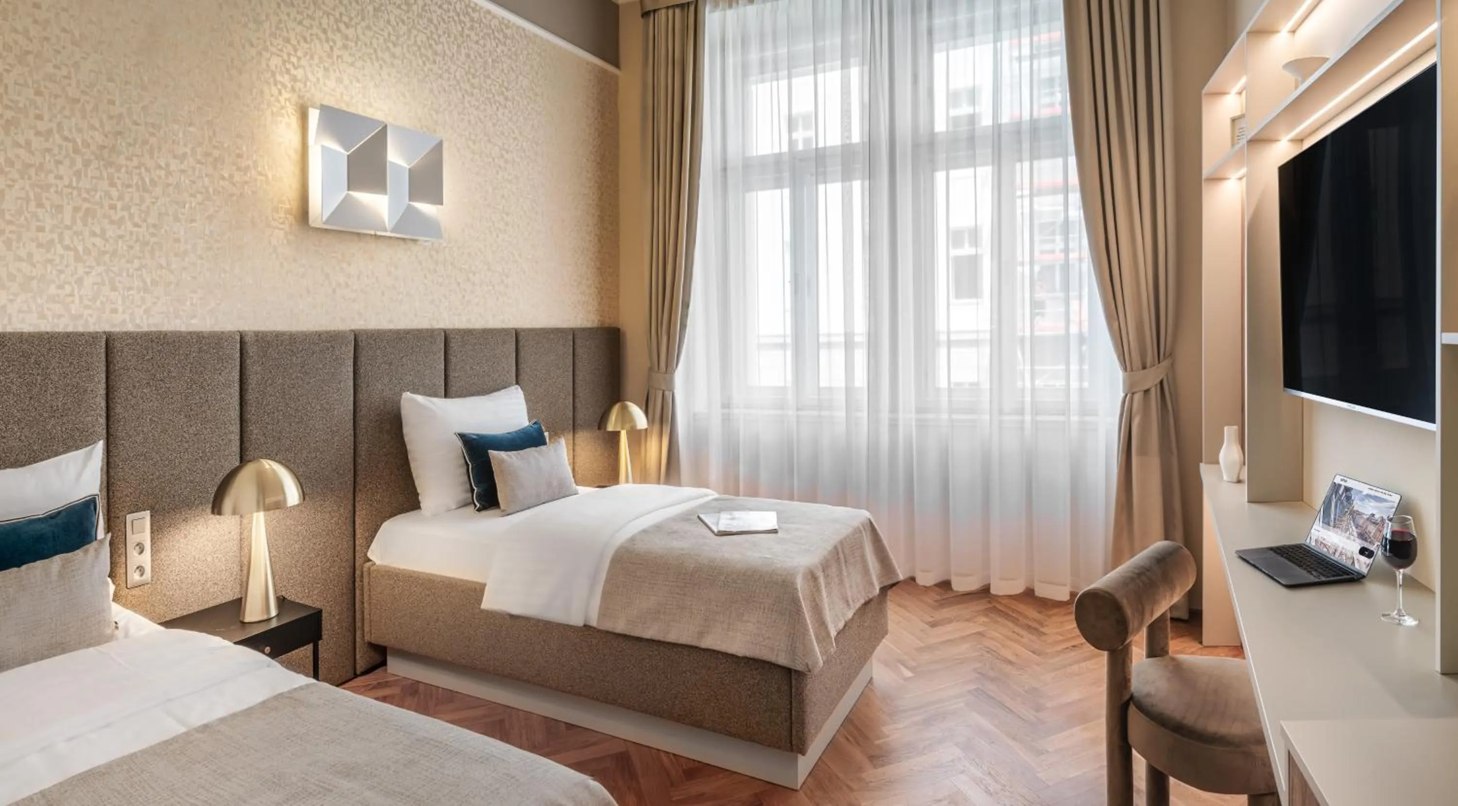 Bed in Maestro by Adrez