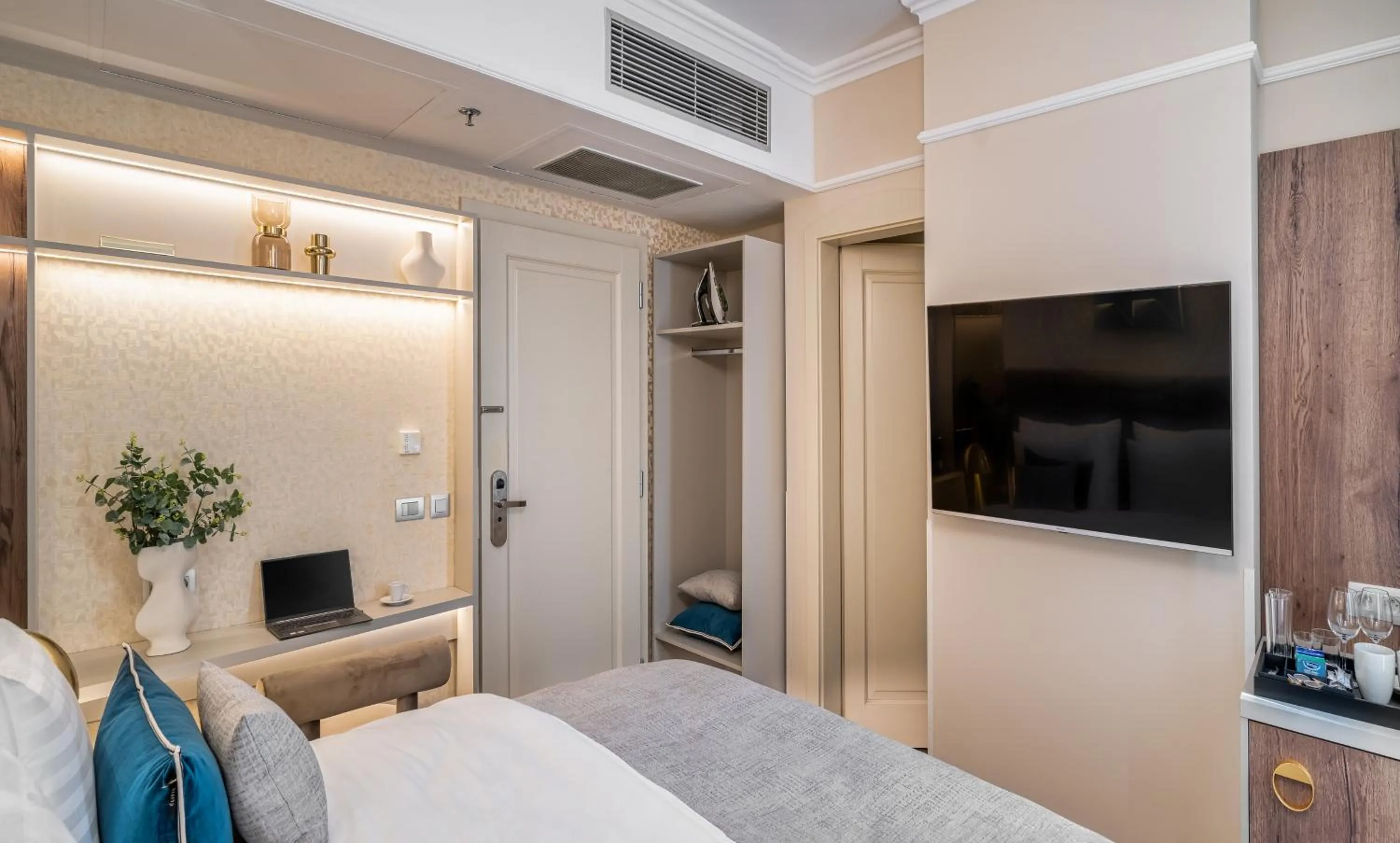 Bed in Maestro by Adrez