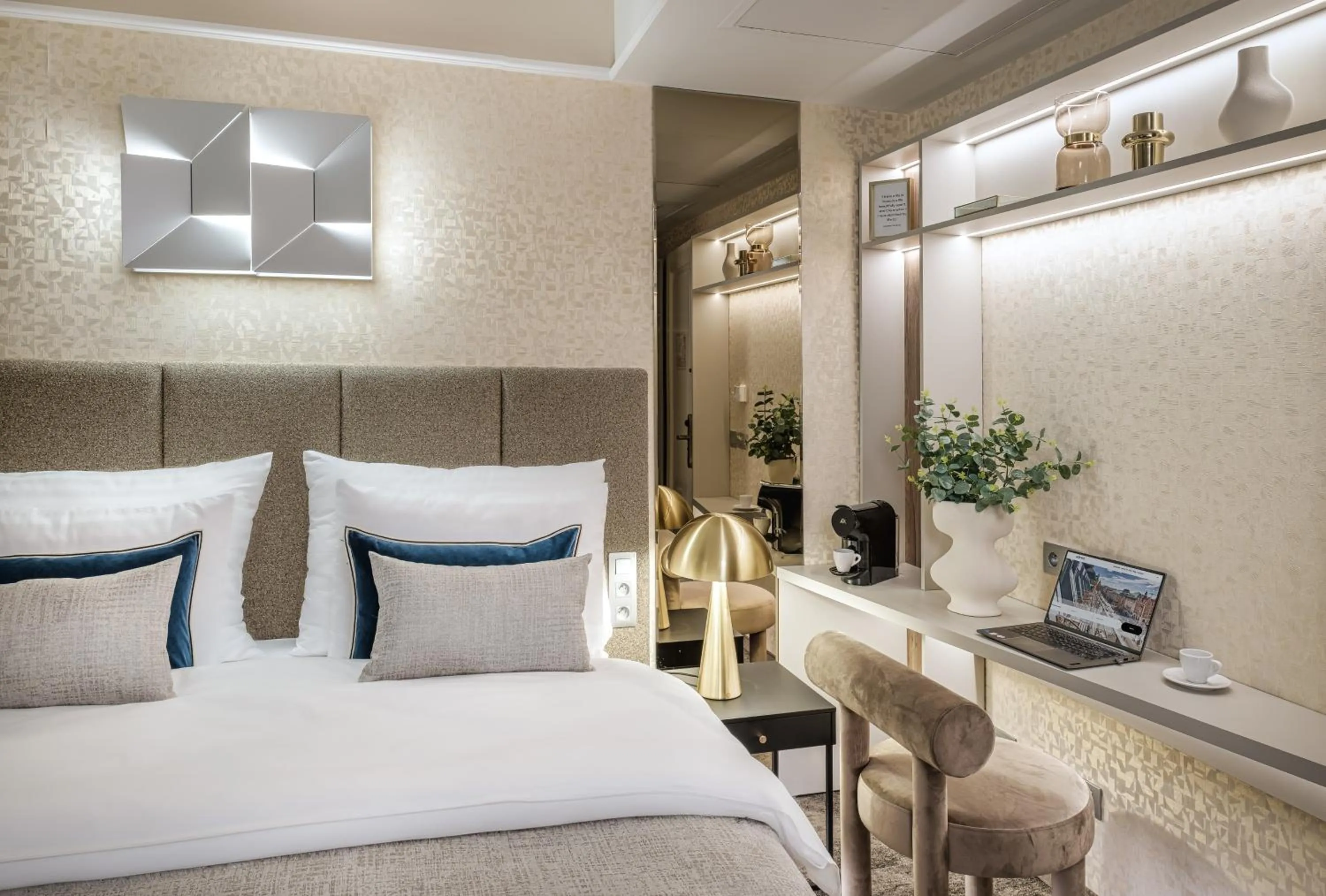 Bed in Maestro by Adrez