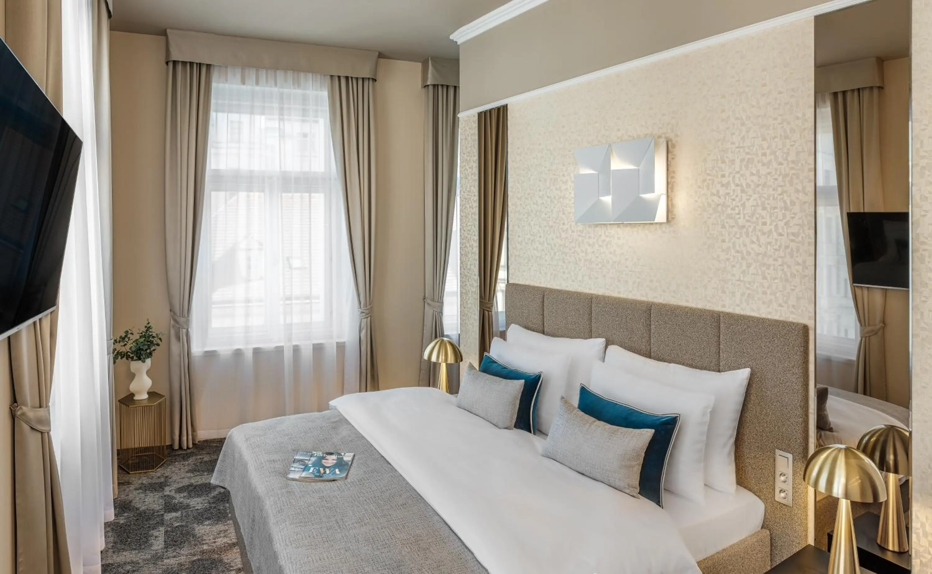 Bed in Maestro by Adrez