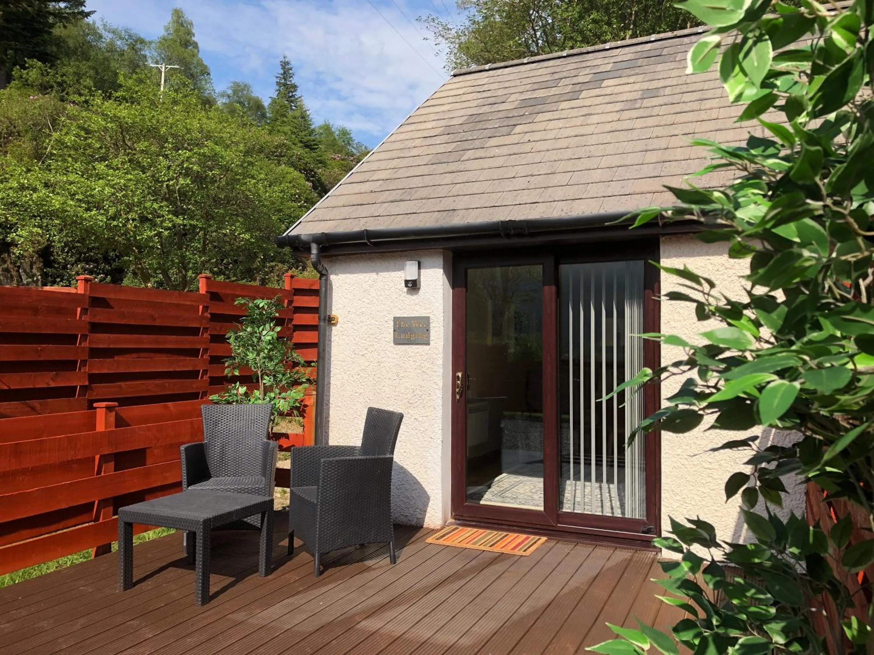 Facade/entrance in The Wee Ludging Cottage, Rashfield, by Dunoon