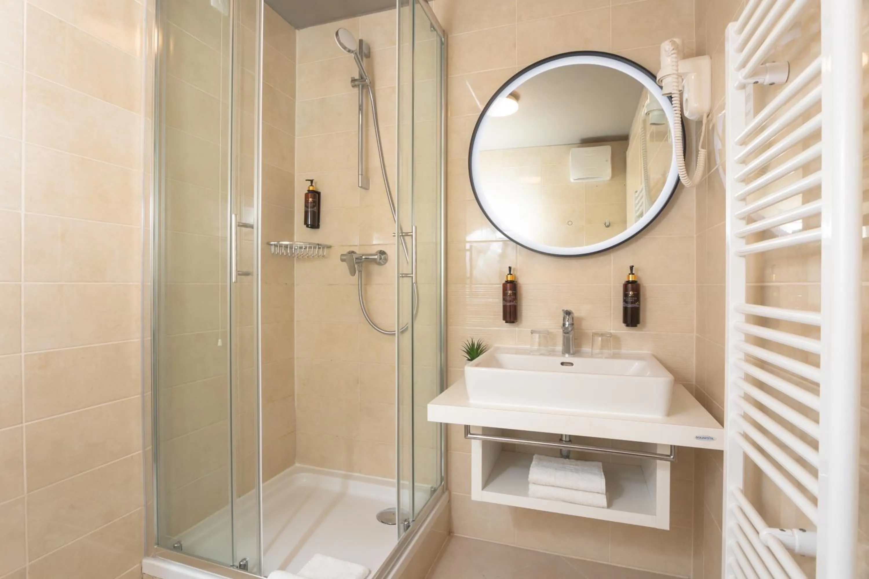 Shower in Family Hotel Adria - All inclusive