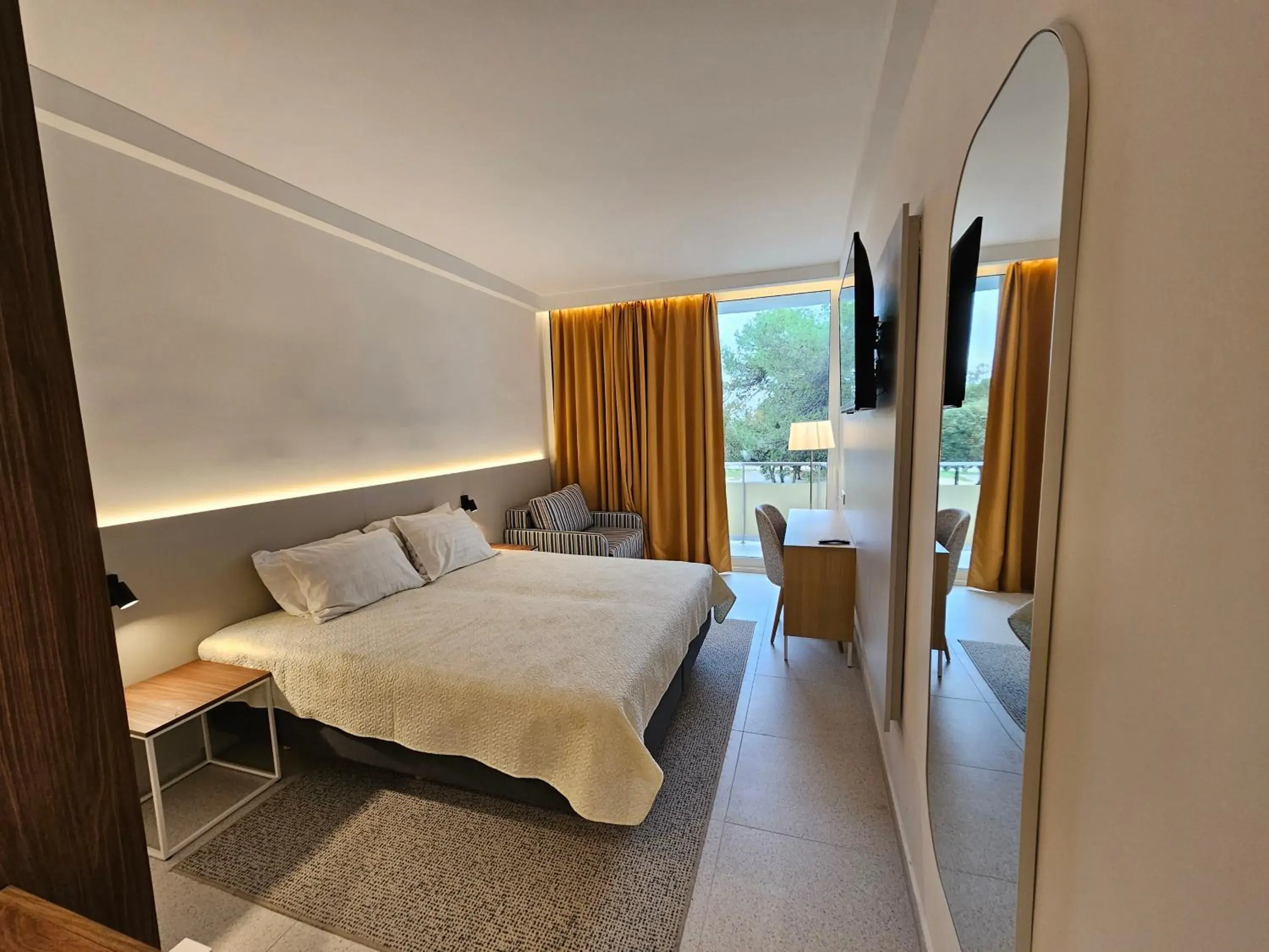 Standard Triple Room with Balcony in Family Hotel Adria - All inclusive Standard Triple Room with Balcony in Family Hotel Adria - All inclusive