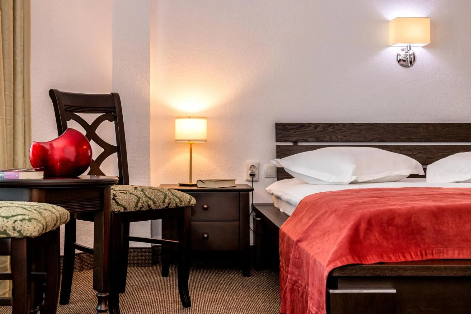 Bedroom, Bed in Hotel Cornul Vanatorului