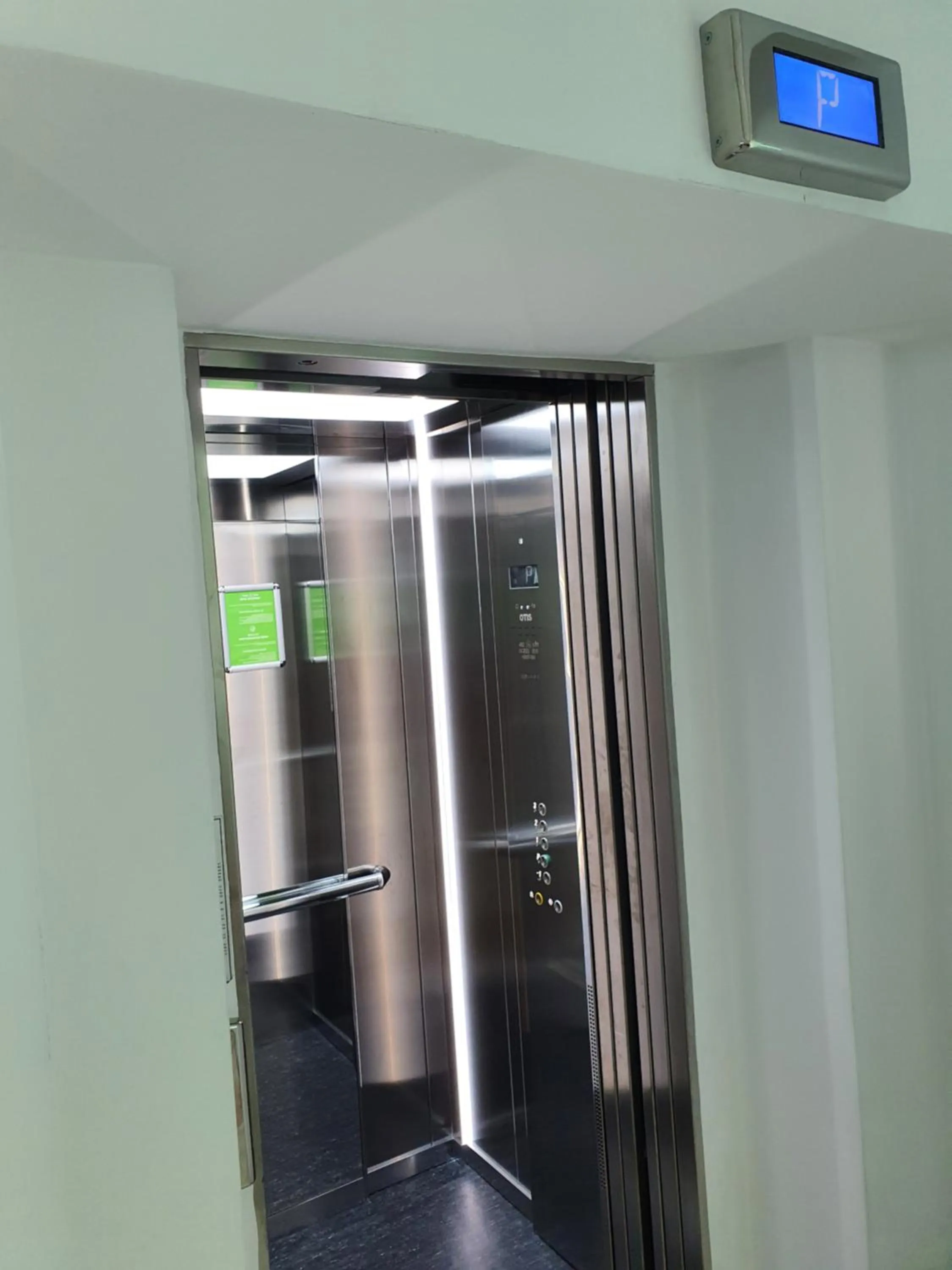 Facility for disabled guests in Hotel Cornul Vanatorului