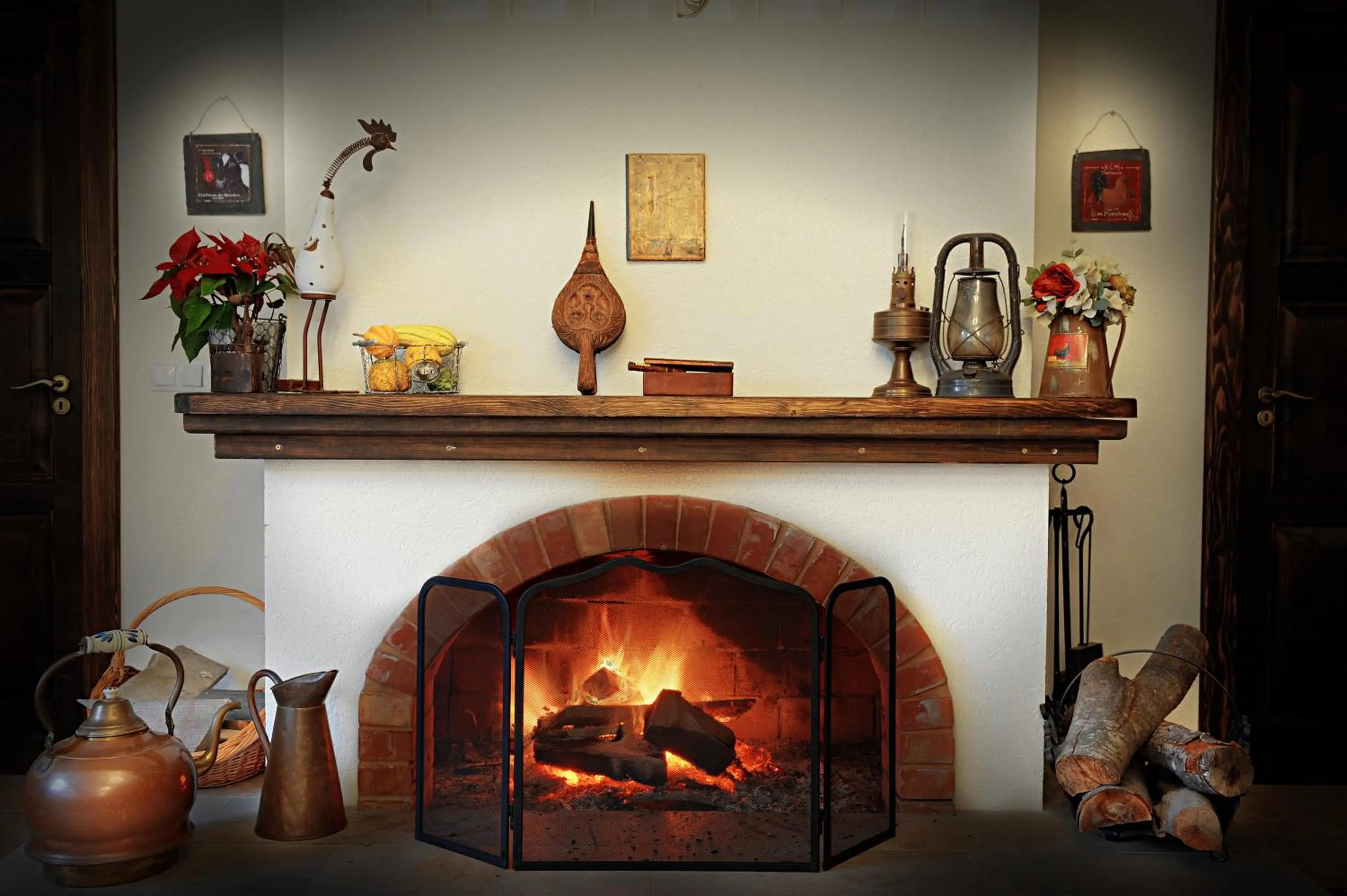 Communal lounge/ TV room in Hotel Cornul Vanatorului