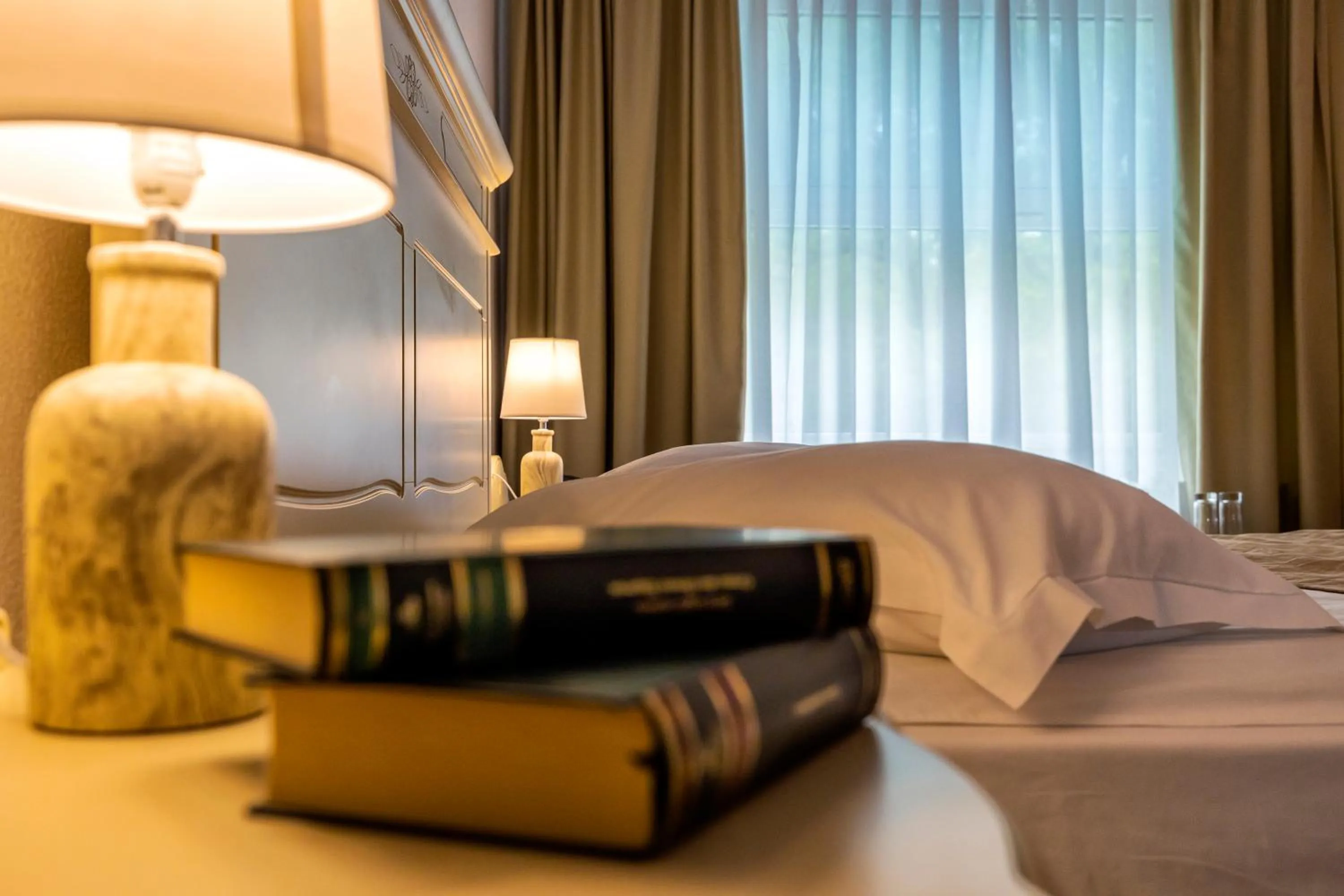 Photo of the whole room, Bed in Hotel Cornul Vanatorului