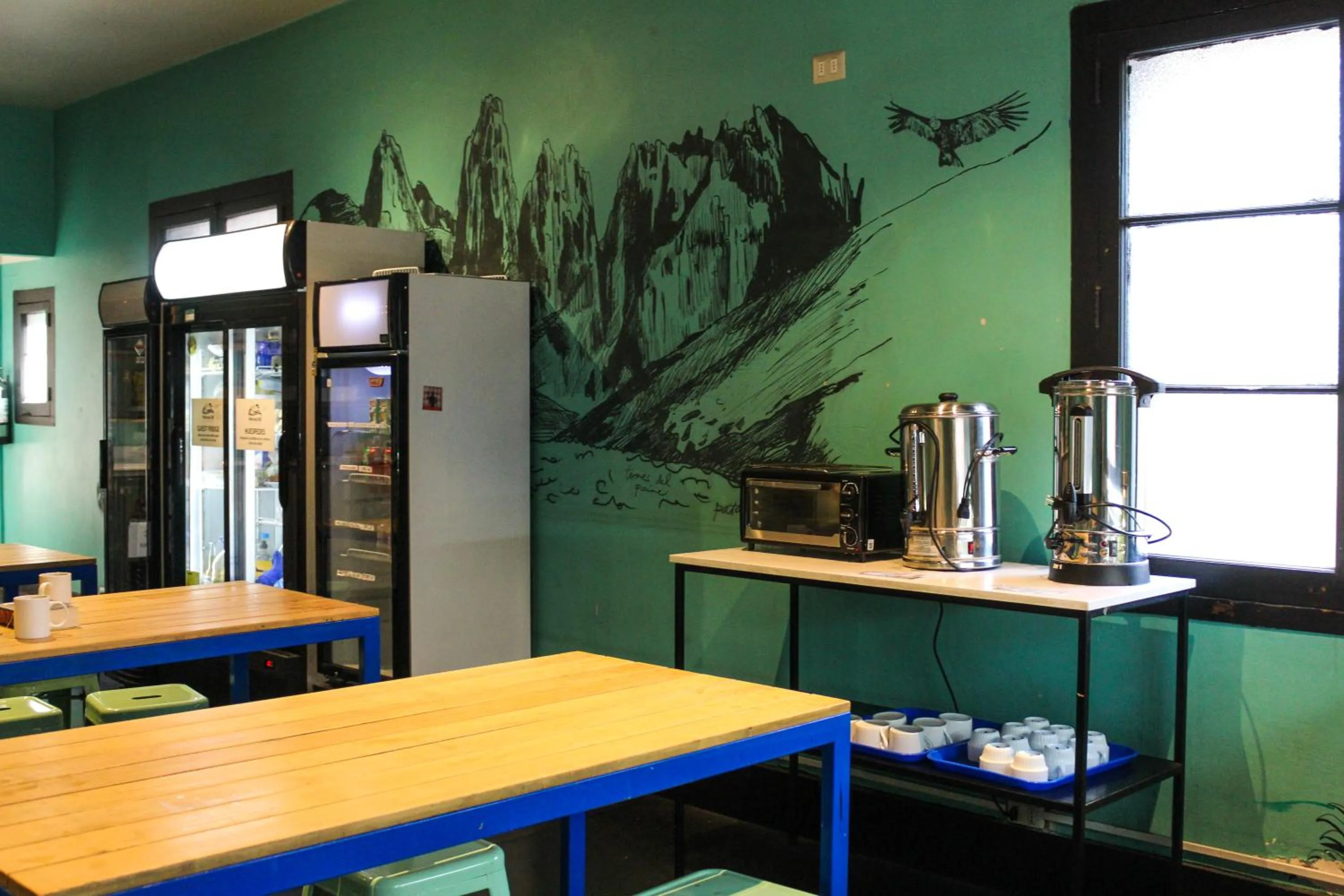 Coffee/tea facilities in Hostel Boutique Merced 88