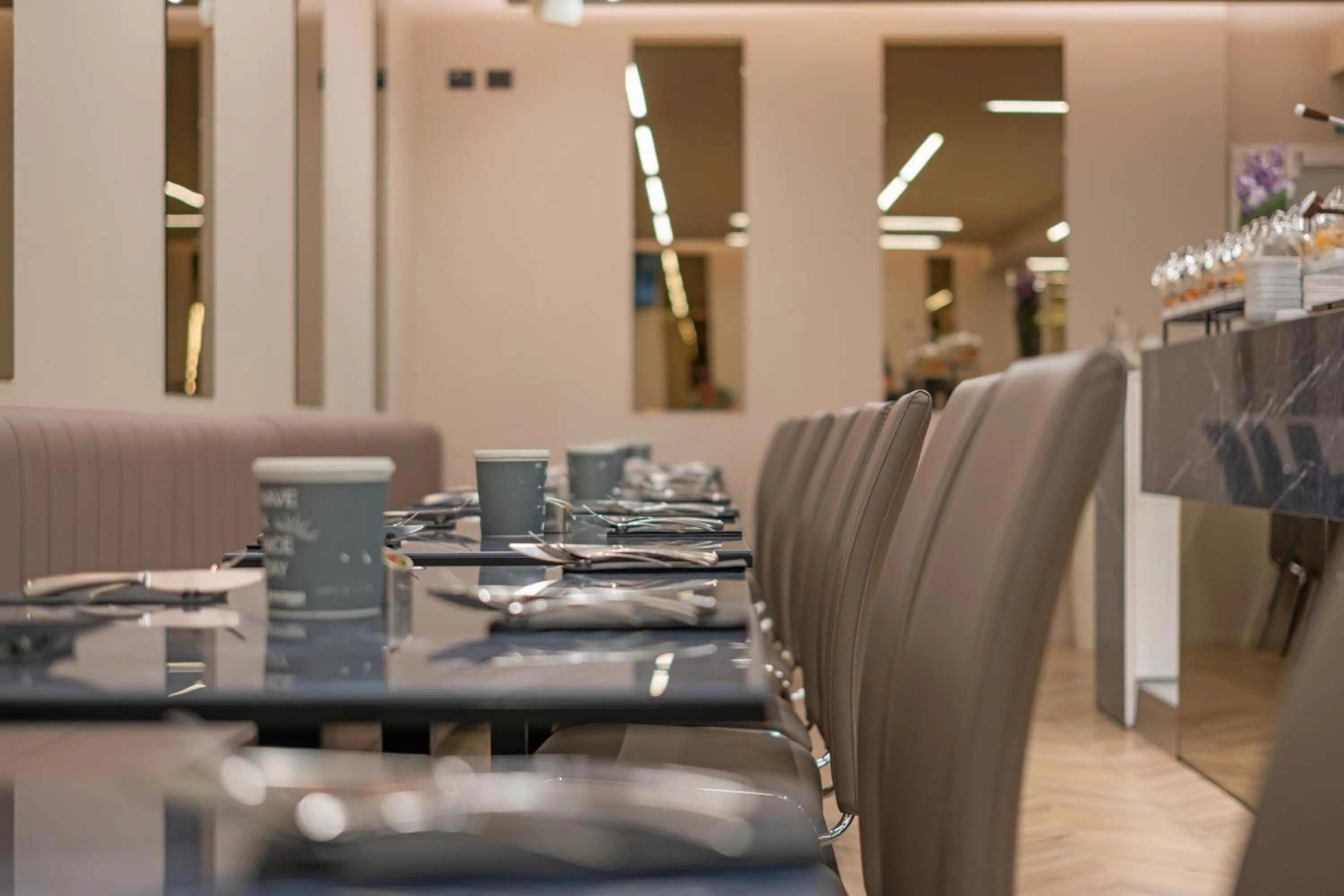 Breakfast in Aurora ApartHotel